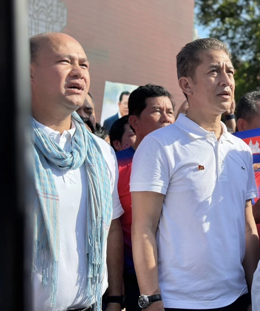 จักราวุธ ร่วมกับฮุน มานี ในกิจกรรมแสดงพลังรักชาติ