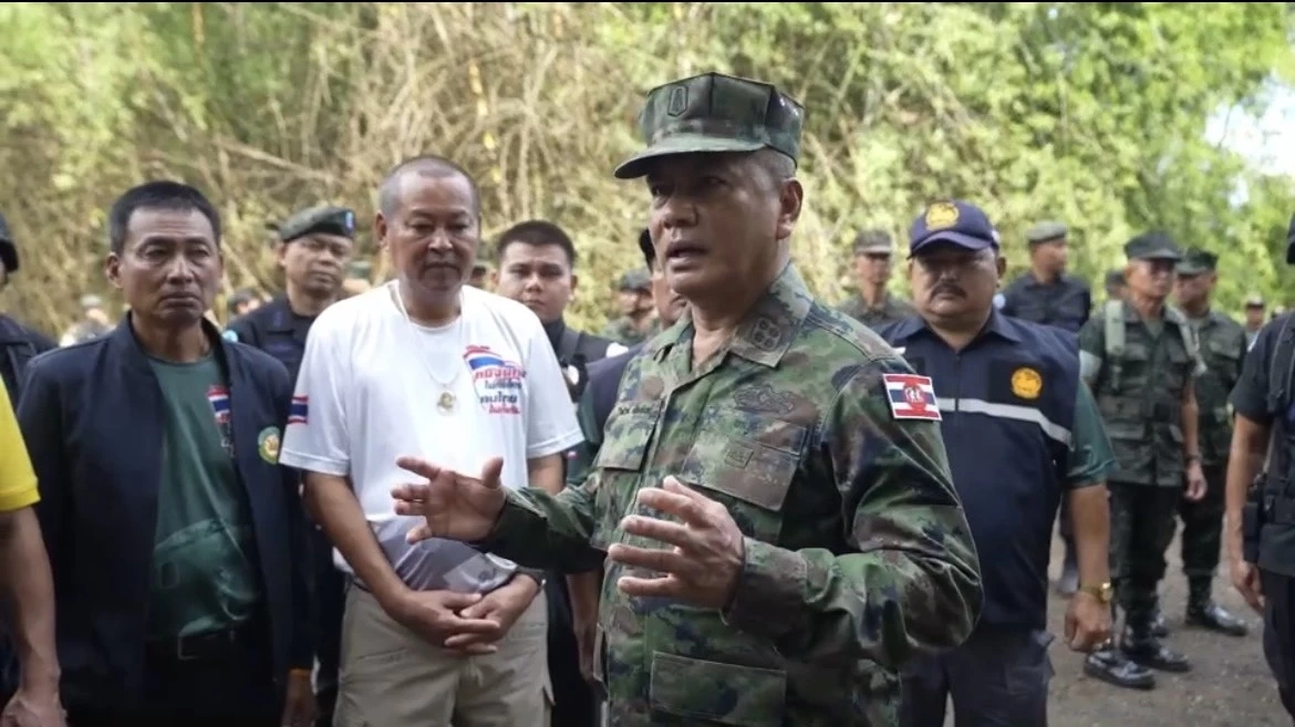 \"ผบ.ทร.\" ลงพื้นที่ \"ชายแดนจันทบุรี-ตราด\" เตรียมการสร้าง \"รั้วชายแดน\"