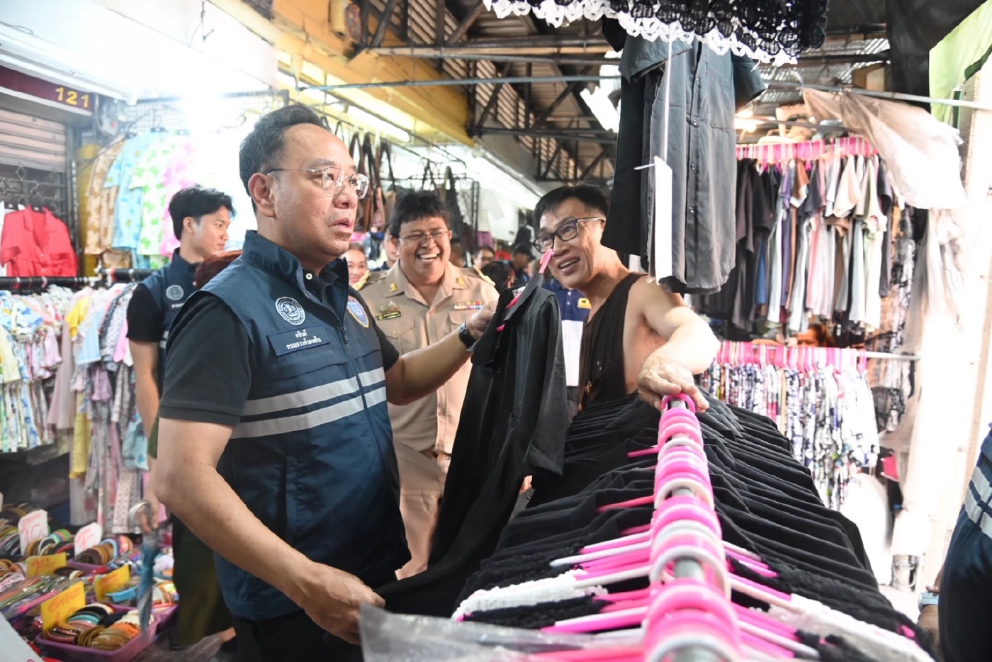 พาณิชย์คุมเข้มราคาชุดดำเตือนฉวยโอกาสมีโทษทั้งจำทั้งปรับ