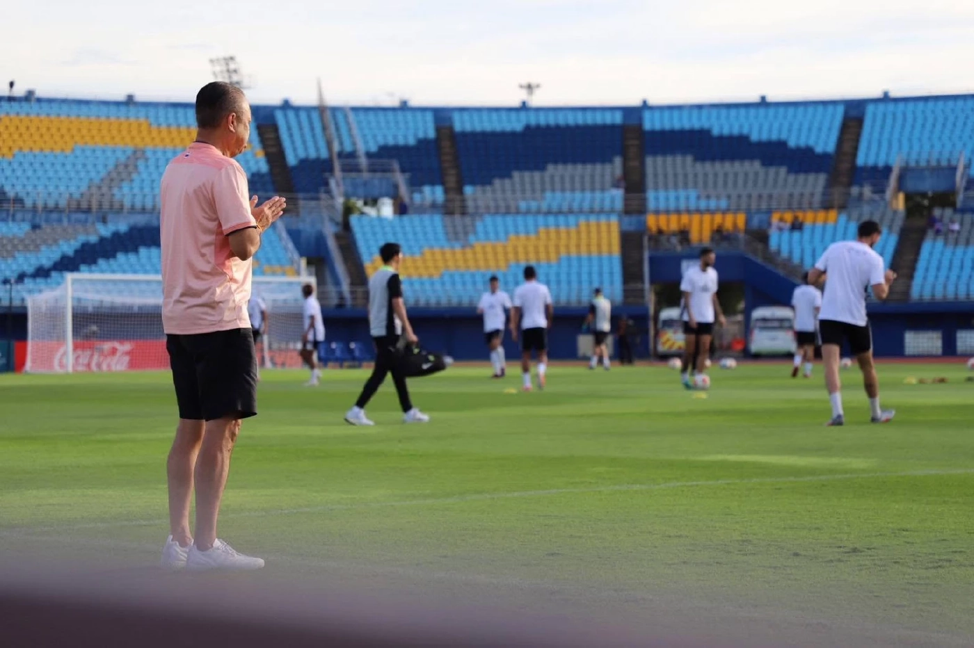 ซูเปอร์ดีลไม่ล้ม! \"นิพนธ์\" หม่ำข้าวมื้อดึก \"เนวิน\" นัดชมฟุตบอลนัดพิเศษ อบจ.สงขลา