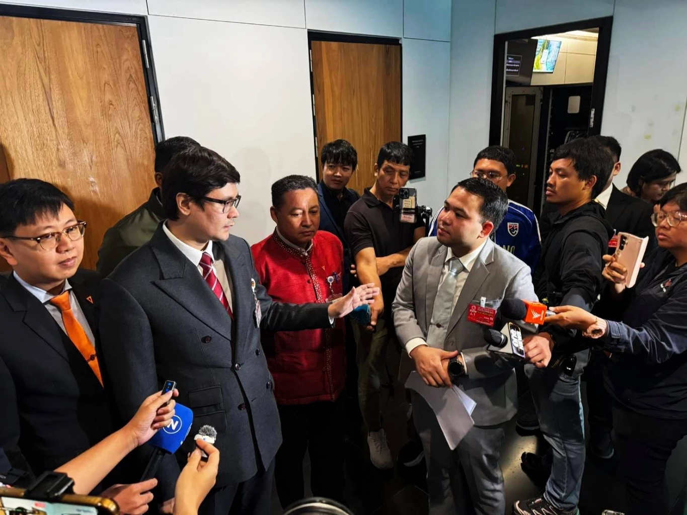 \"ธนดล\" ยัน รู้ทุกเรื่องความสัมพันธ์ \"เบน สมิธ-ธรรมนัส\" ท้า \"โรม\" หากมีหลักฐานไปแจ้งความ