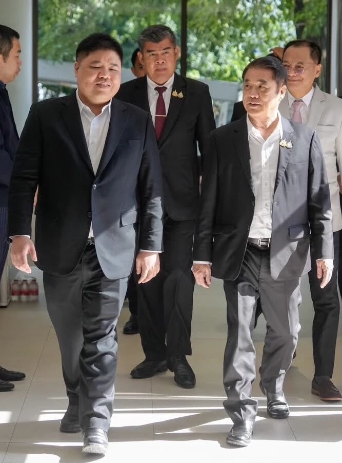 สุริยะ และหลานชาย โฟน พงศ์กวิน จึงรุ่งเรืองกิจ 