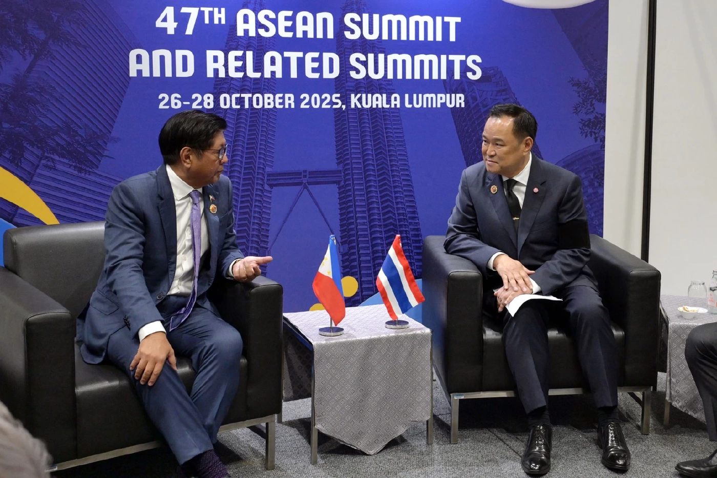 "ปธน.ฟิลิปปินส์" ถวายความอาลัยแด่ "สมเด็จพระพันปีหลวง" เสด็จสวรรคต