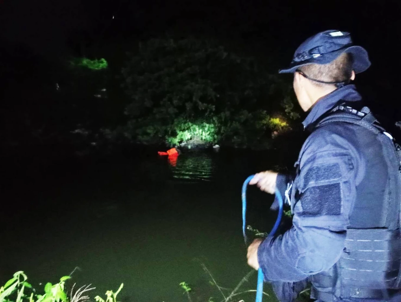 นาทีชีวิต! ทหารพรานฮีโร่โดดช่วย “บัญชีม้า” ตะคริวกินกลางคลอง หวิดจมน้ำดับ