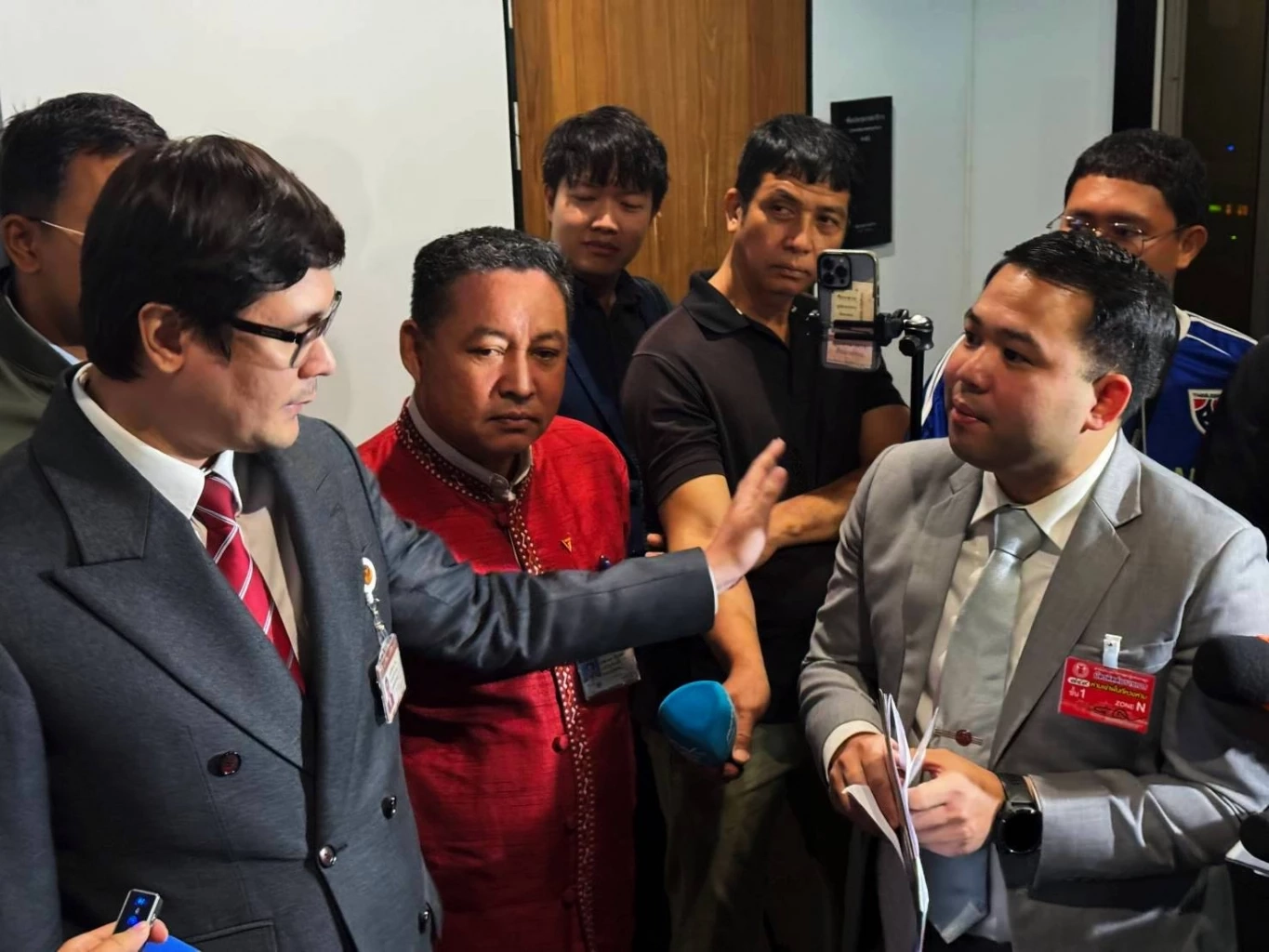 \"ธนดล\" ยัน รู้ทุกเรื่องความสัมพันธ์ \"เบน สมิธ-ธรรมนัส\" ท้า \"โรม\" หากมีหลักฐานไปแจ้งความ