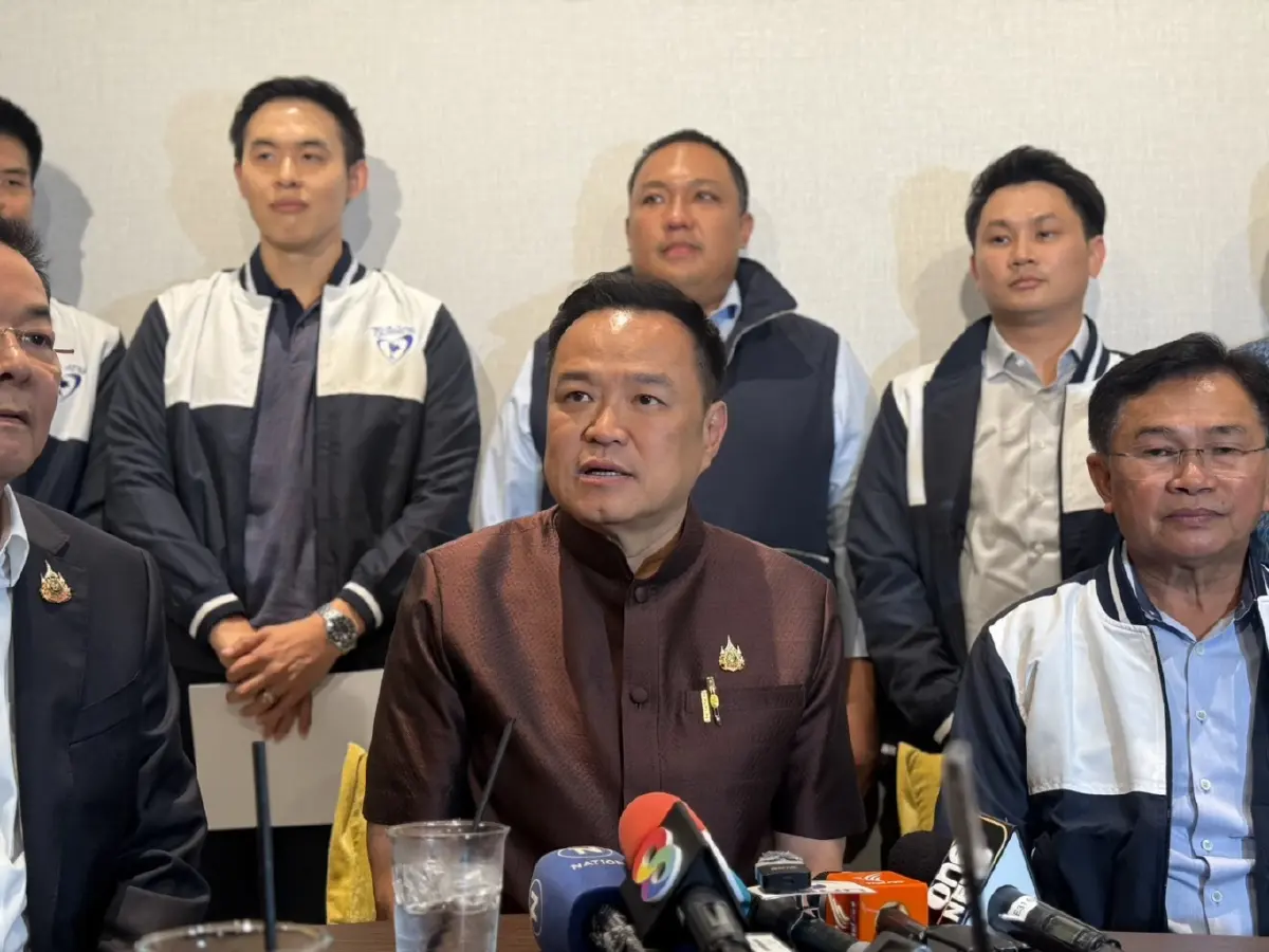“อนุทิน” หน้าบานต้อนรับบ้านใหญ่โคราช-สส.เพื่อไทย แห่ซบ ภูมิใจไทย