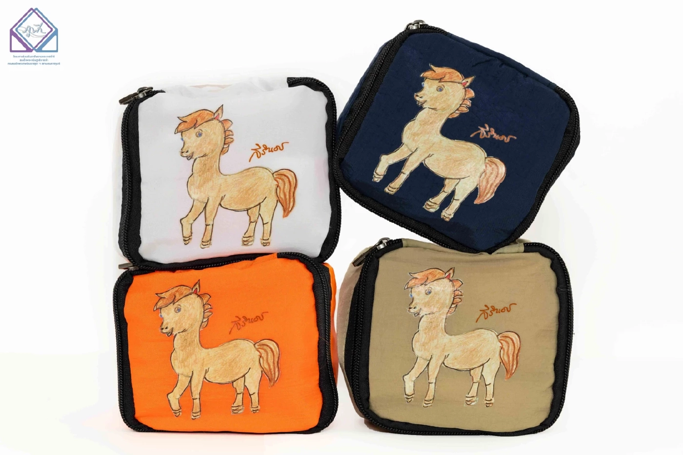 พรพระราชทาน "ปีมะเมีย": ร้านภูฟ้าชวนช้อปของขวัญอันเป็นสิริมงคล