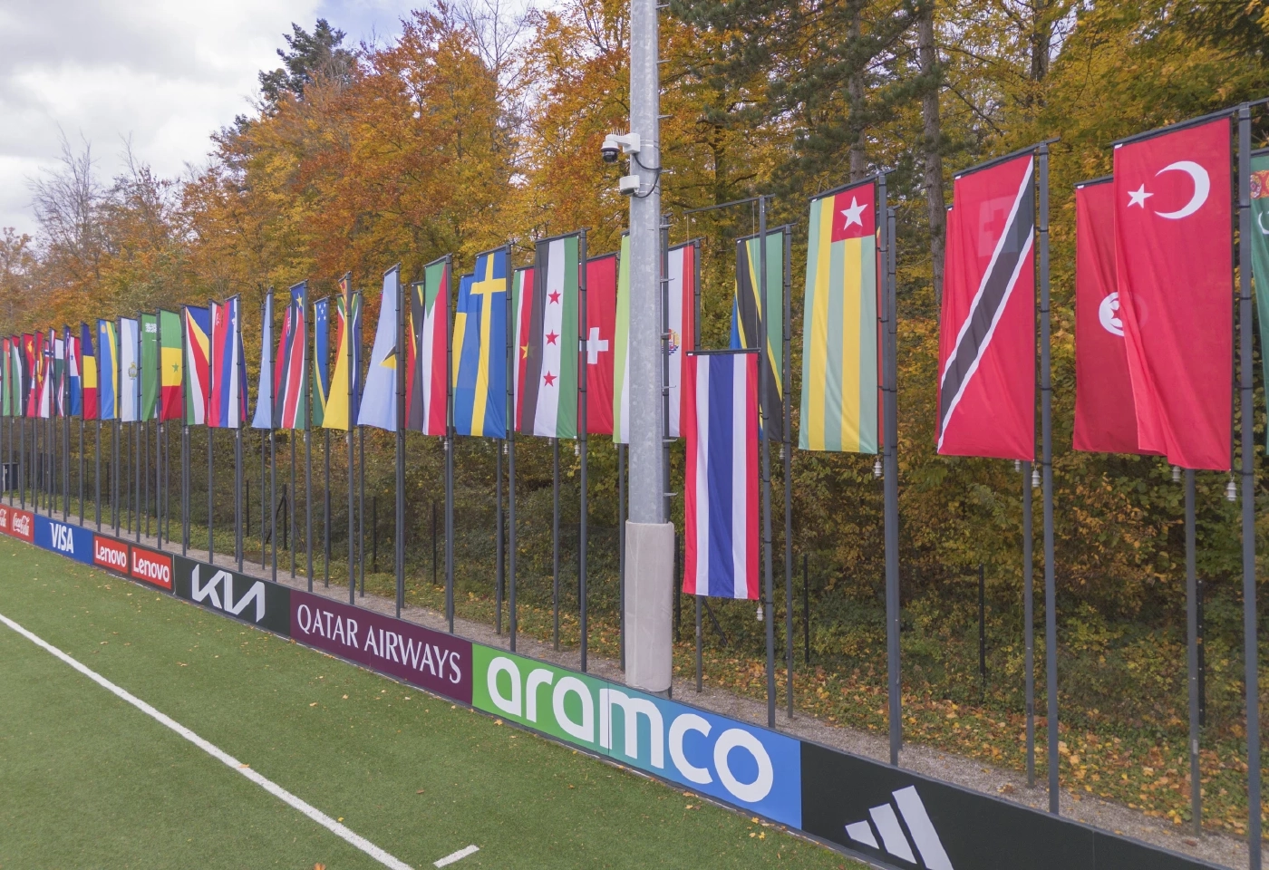 ฟีฟ่า ร่วมอาลัย! ลดธงชาติไทย-สหพันธ์ครึ่งเสา ณ สำนักงานใหญ่ซูริค