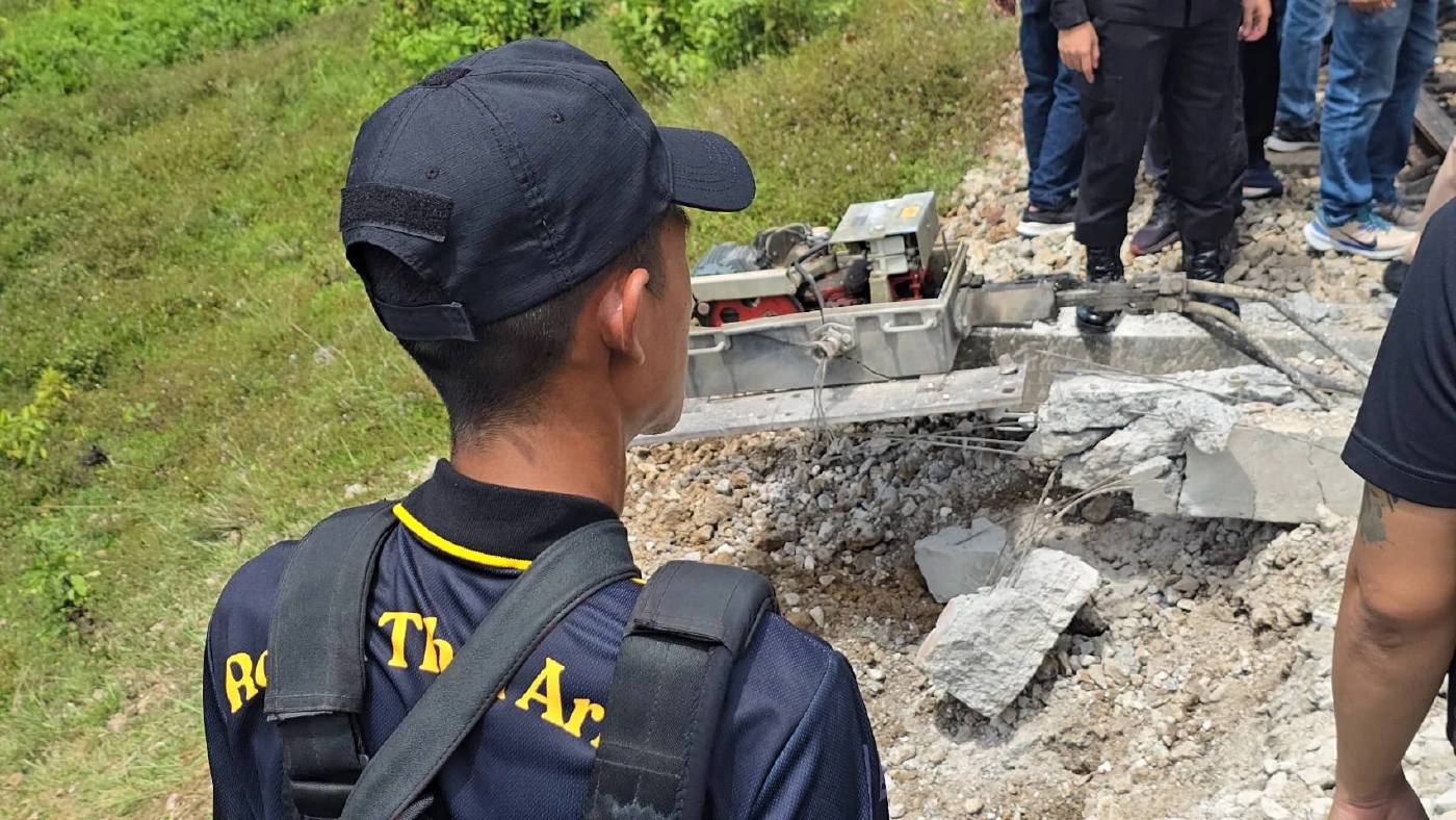 เปิดภาพวงจรปิด นาทีโจรใต้วางระเบิดรางรถไฟก่อนเข้าสถานีมะรือโบ