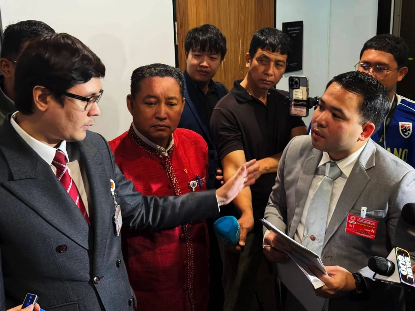 \"ธนดล\" ยัน รู้ทุกเรื่องความสัมพันธ์ \"เบน สมิธ-ธรรมนัส\" ท้า \"โรม\" หากมีหลักฐานไปแจ้งความ