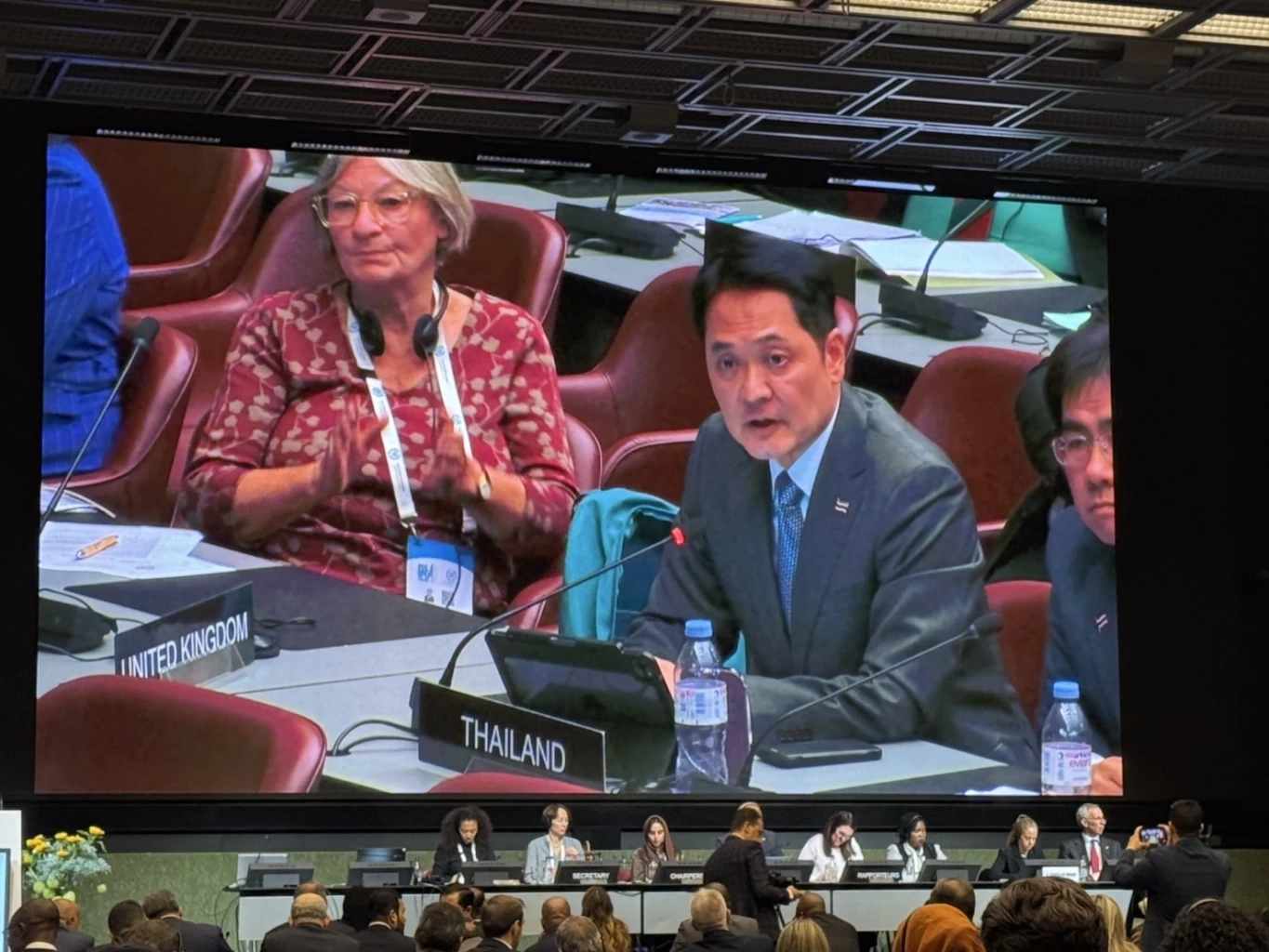 นายอนุชา บูรพชัยศรี หรือ “สส.เจมส์” 