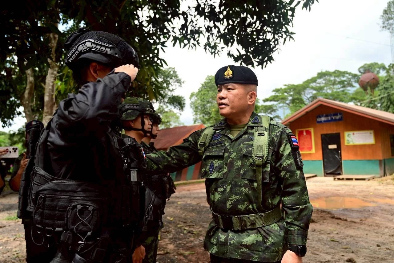 แม่ทัพ 2 ลุยตรวจ ตาเมือนธม-ช่องอานม้า กำชับทหารต้องพร้อมรบสูงสุด