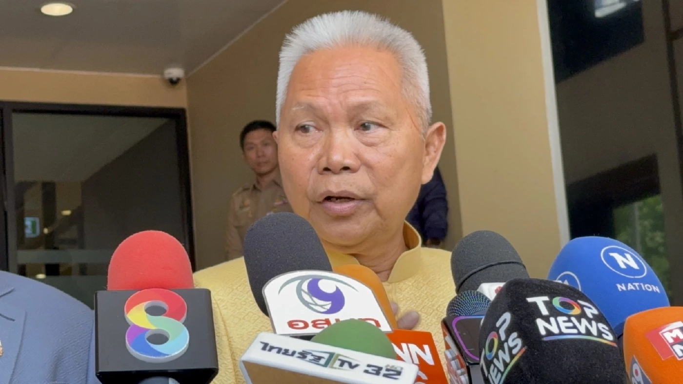 นายโสภณ ซารัมย์ รองนายกรัฐมนตรี