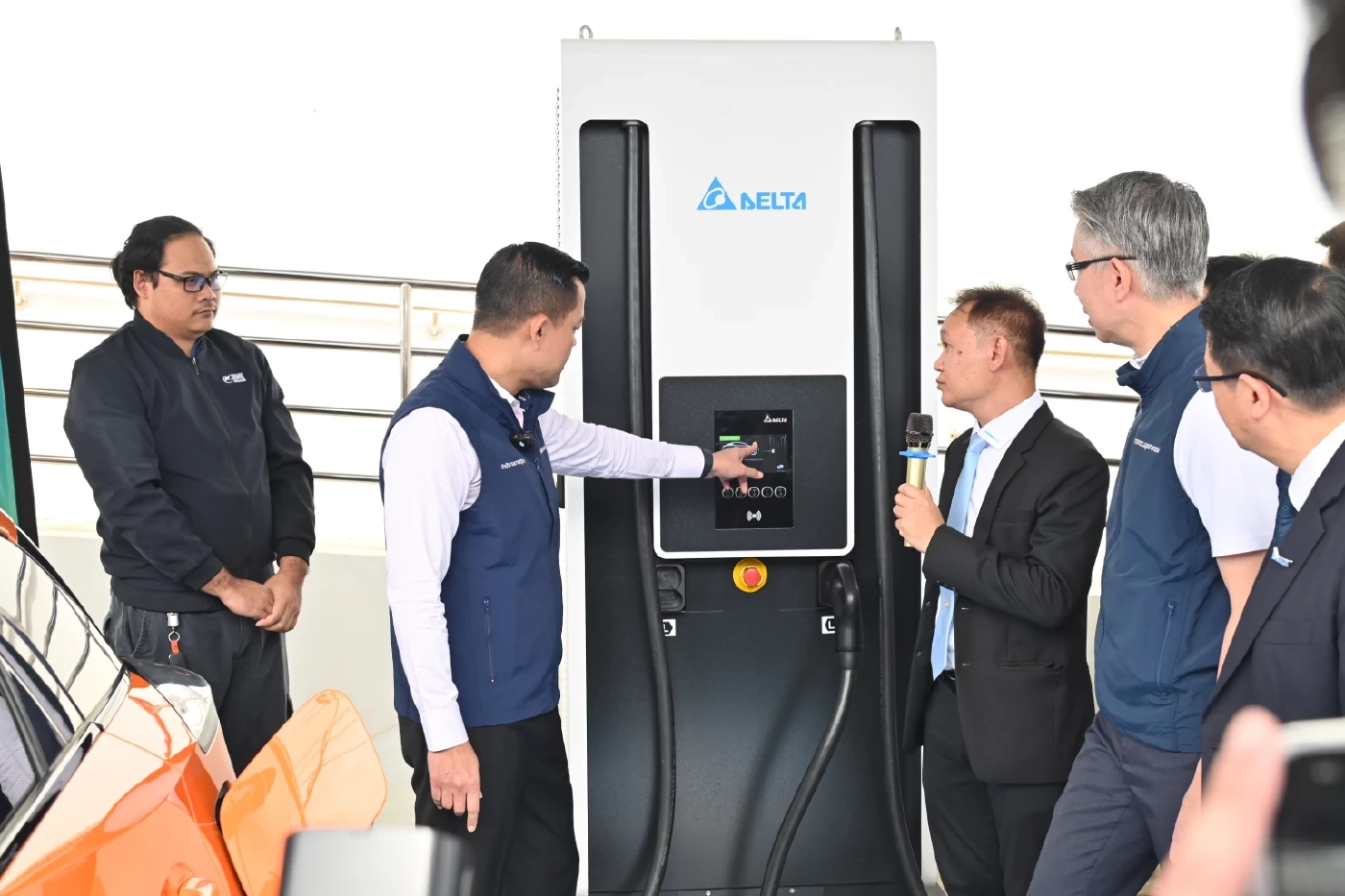 "ธนกร" พร้อมดันไทย "ก้าวสู่ฮับยานยนต์แห่งอนาคต" ตั้งเป้าดึงเม็ดเงินลงทุนกว่า 1,000 ล้านต่อปี