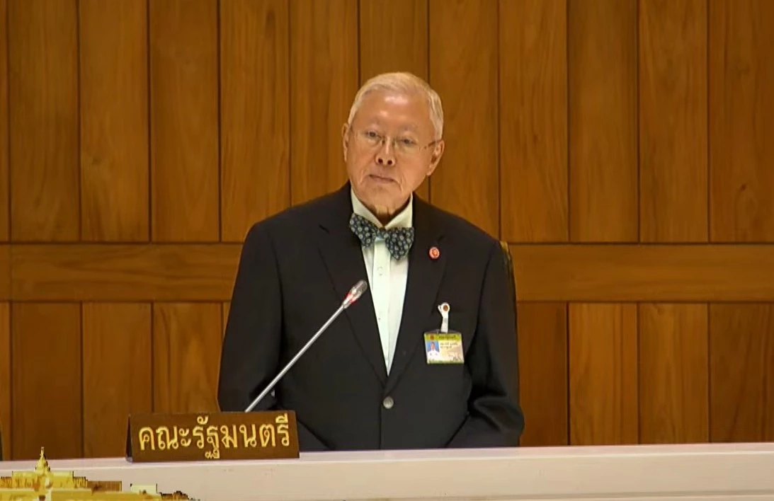 นายบวรศักดิ์ อุวรรณโณ รองนายกรัฐมนตรี