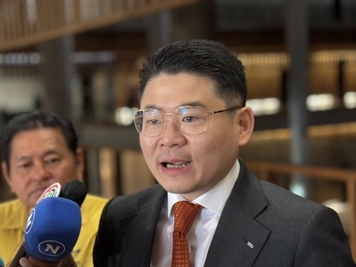 "พรรคประชาชน" ชี้ ปชช. แห่ลงทะเบียน "คนละครึ่งพลัส" สะท้อนรายได้ถดถ้อย แนะ ช่วยเหลือชาวบ้าน ตจว. ที่เข้าไม่ถึง