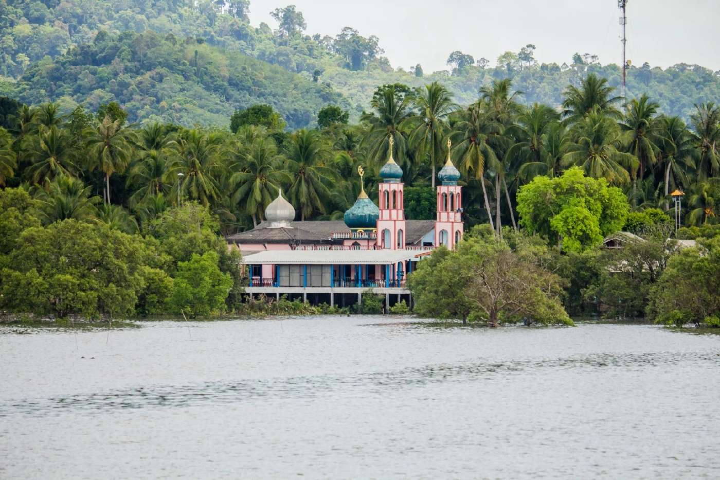 ออมสิน ชู \'เกาะลิบง\' ต้นแบบท่องเที่ยวเมืองรอง เคลื่อนฐานราก