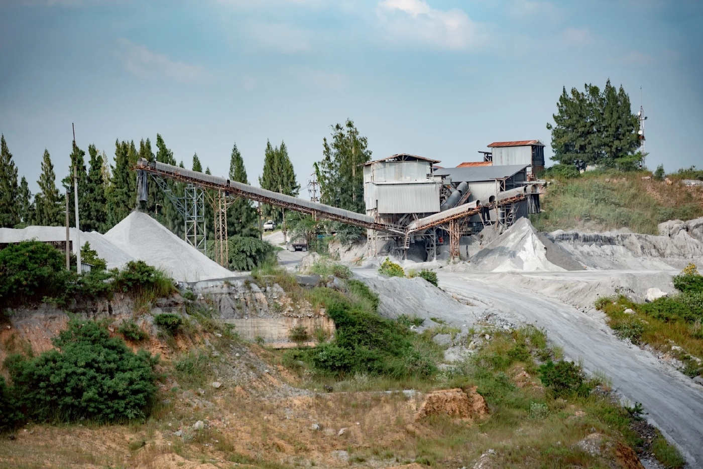 รมช.อุตสาหกรรม ตรวจเหมืองเขาเชิงเทียนต้นแบบ “เหมืองแร่สีเขียว”