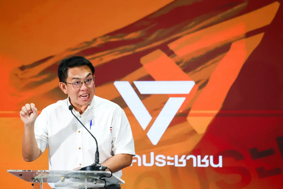 "วิโรจน์" บี้ "มูลนิธิฟอกเงิน" มักอ้างทำความดี แต่ฟอกเงินเทาก้อนใหญ่ เป็นเพียงพิธีกรรมบังหน้า