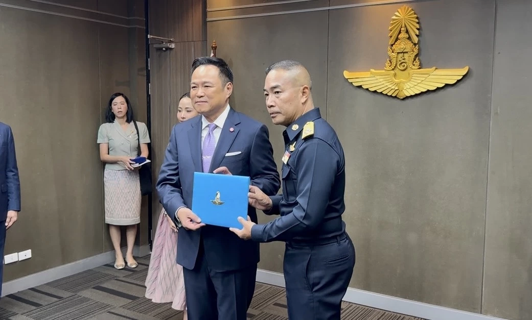 นายกฯ อนุทิน รับมอบ "ปีกกิตติมศักดิ์" กองทัพอากาศ