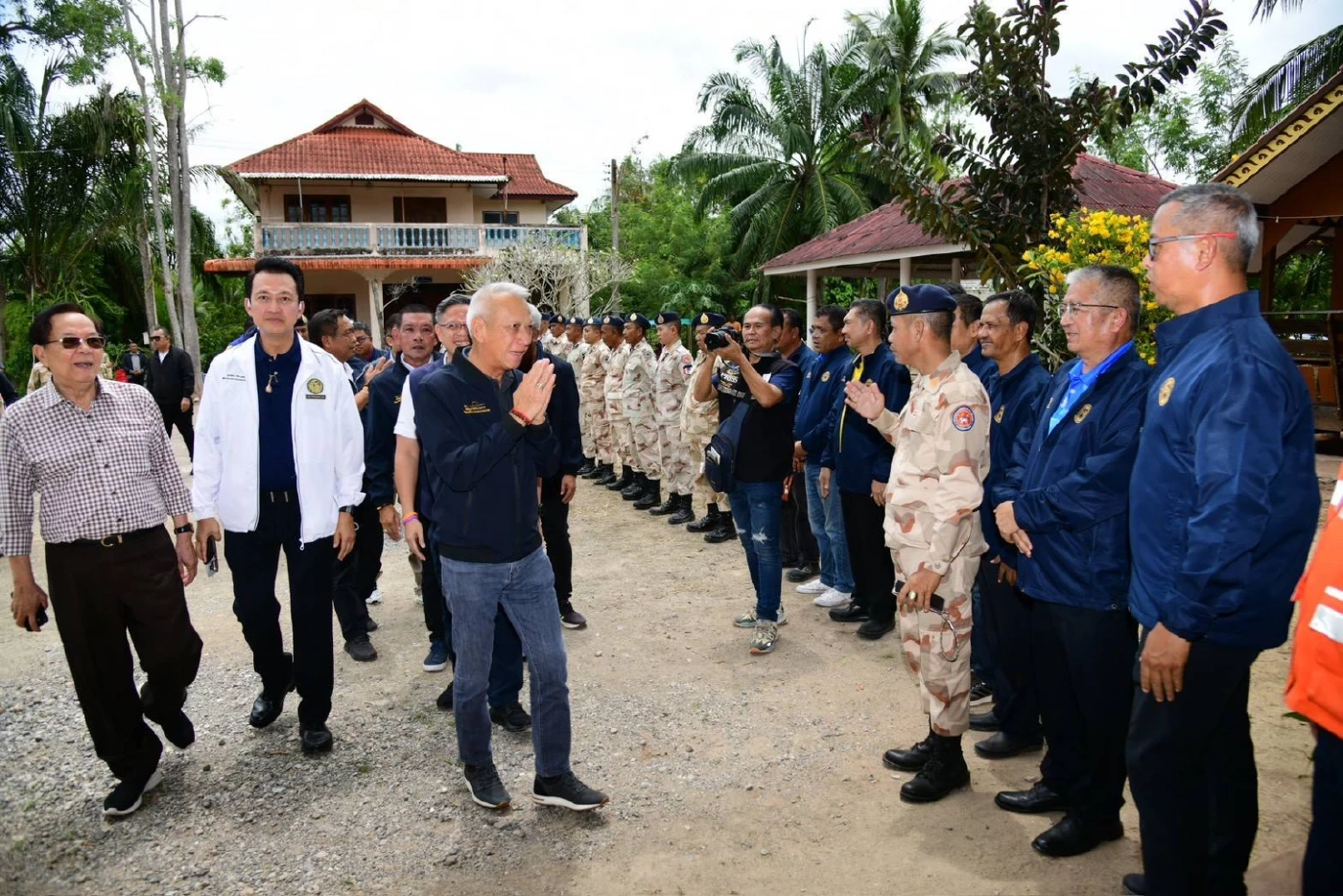 นายพิพัฒน์ รัชกิจประการ รองนายกรัฐมนตรี และรัฐมนตรีว่าการกระทรวงคมนาคม