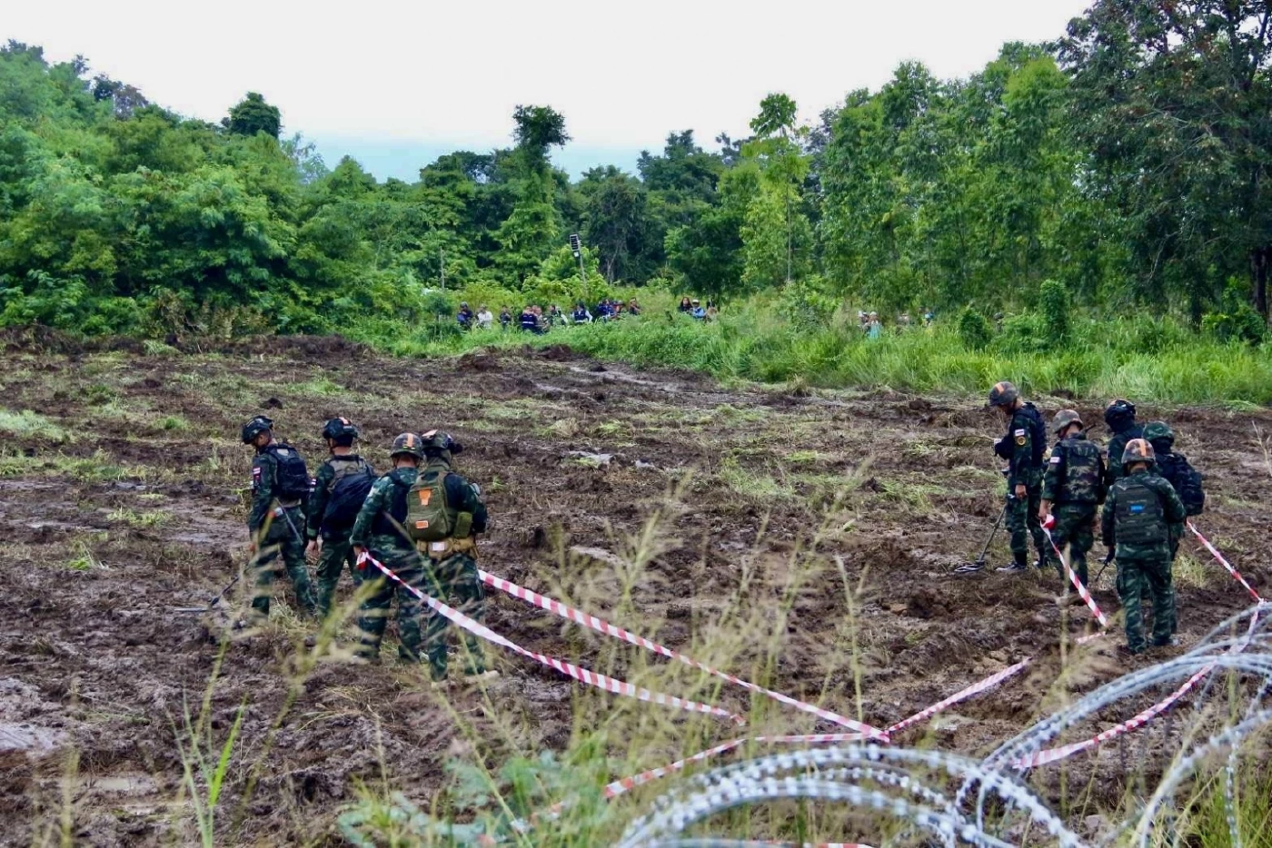 กัมพูชาขนสื่อเข้าหนองหญ้าแก้ว ปลุกระดมบิดเบือน ให้ไทยปล่อยเชลย