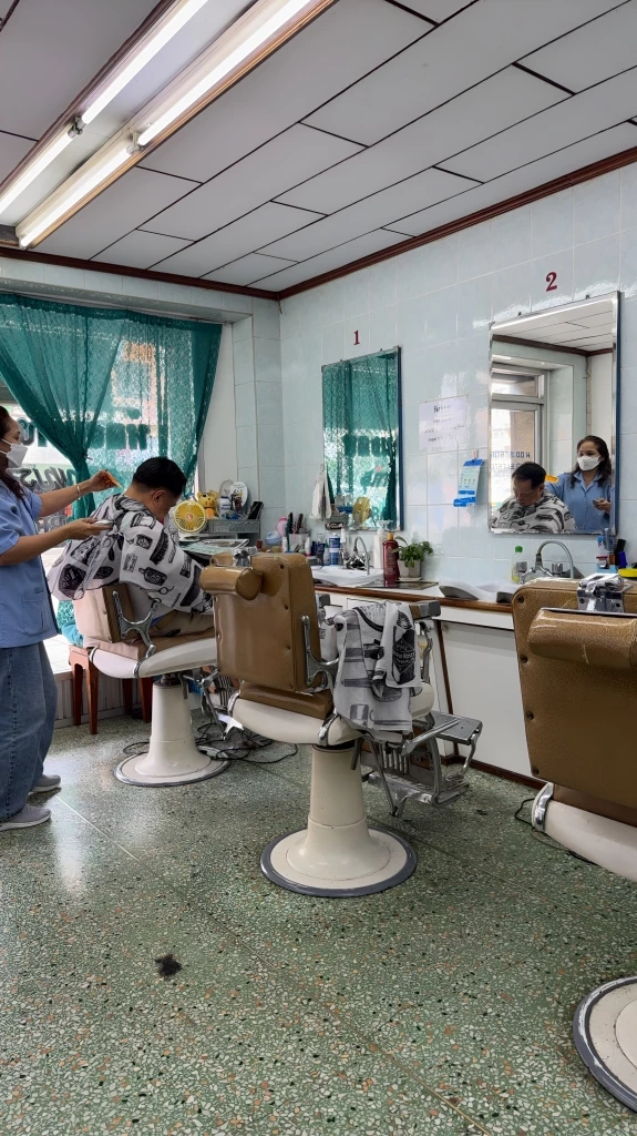 เปิดคลิป "นายกฯอนุทิน" ตัดผมไปหลับไป คาดโหมลุยงานหนักตั้งแต่รับตำแหน่ง