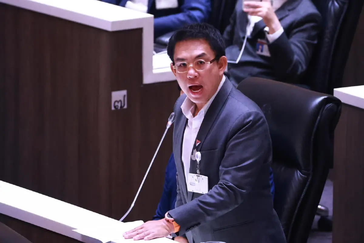 "วิโรจน์" บี้ "มูลนิธิฟอกเงิน" มักอ้างทำความดี แต่ฟอกเงินเทาก้อนใหญ่ เป็นเพียงพิธีกรรมบังหน้า
