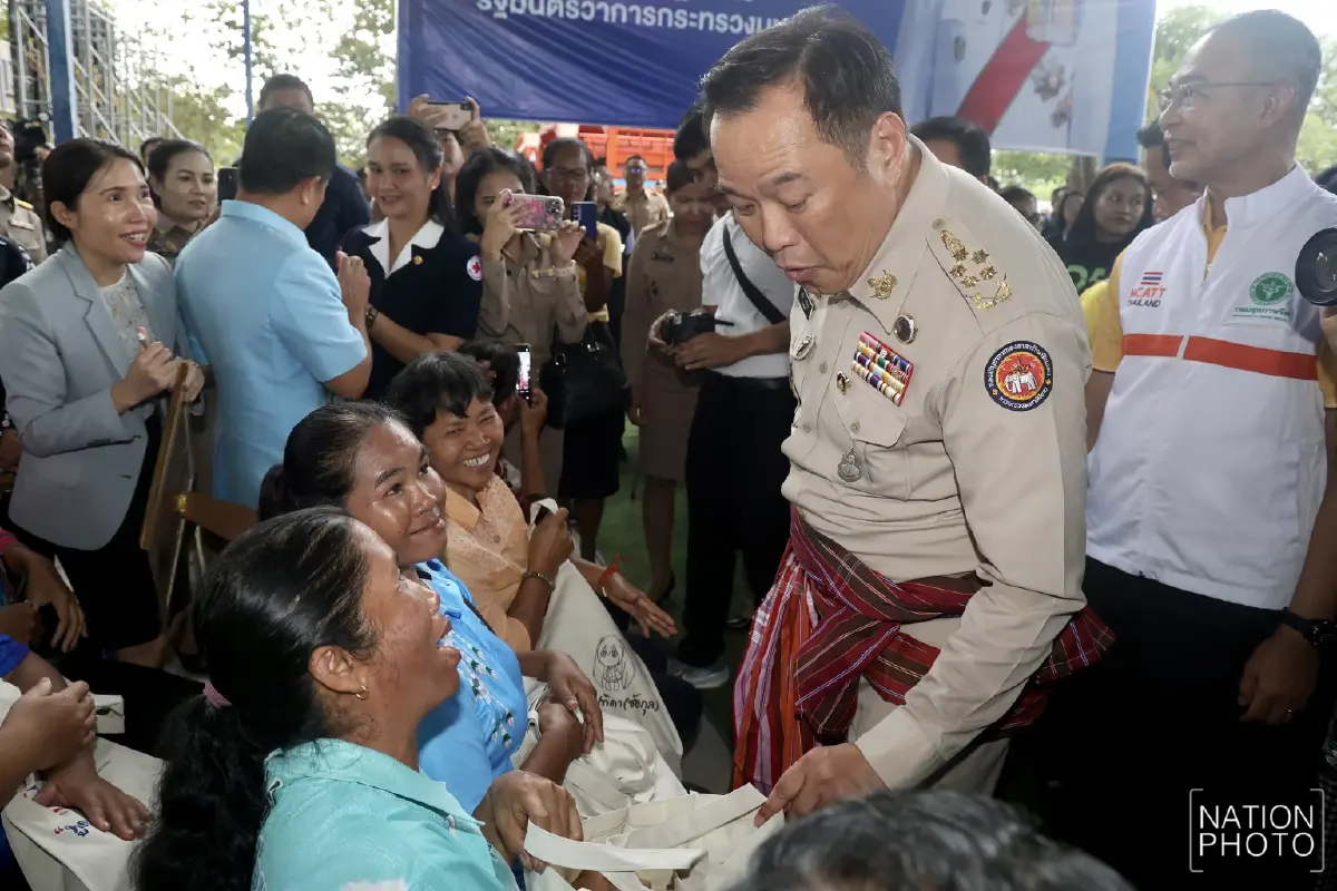 ปชช.กว่า 3 พันคน รอต้อนรับนายกฯอนุทิน ลงพื้นที่ชายแดนไทย–กัมพูชา
