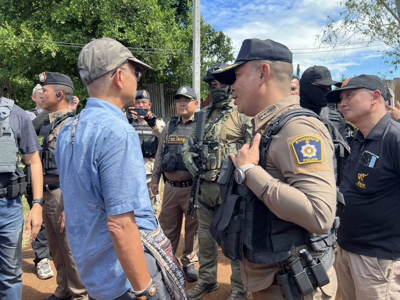 "บิ๊กดุลย์" ขอ "วีระ" อย่ากดดันทหาร รัฐบาลมีกลไกแก้ปัญหาอยู่แล้ว