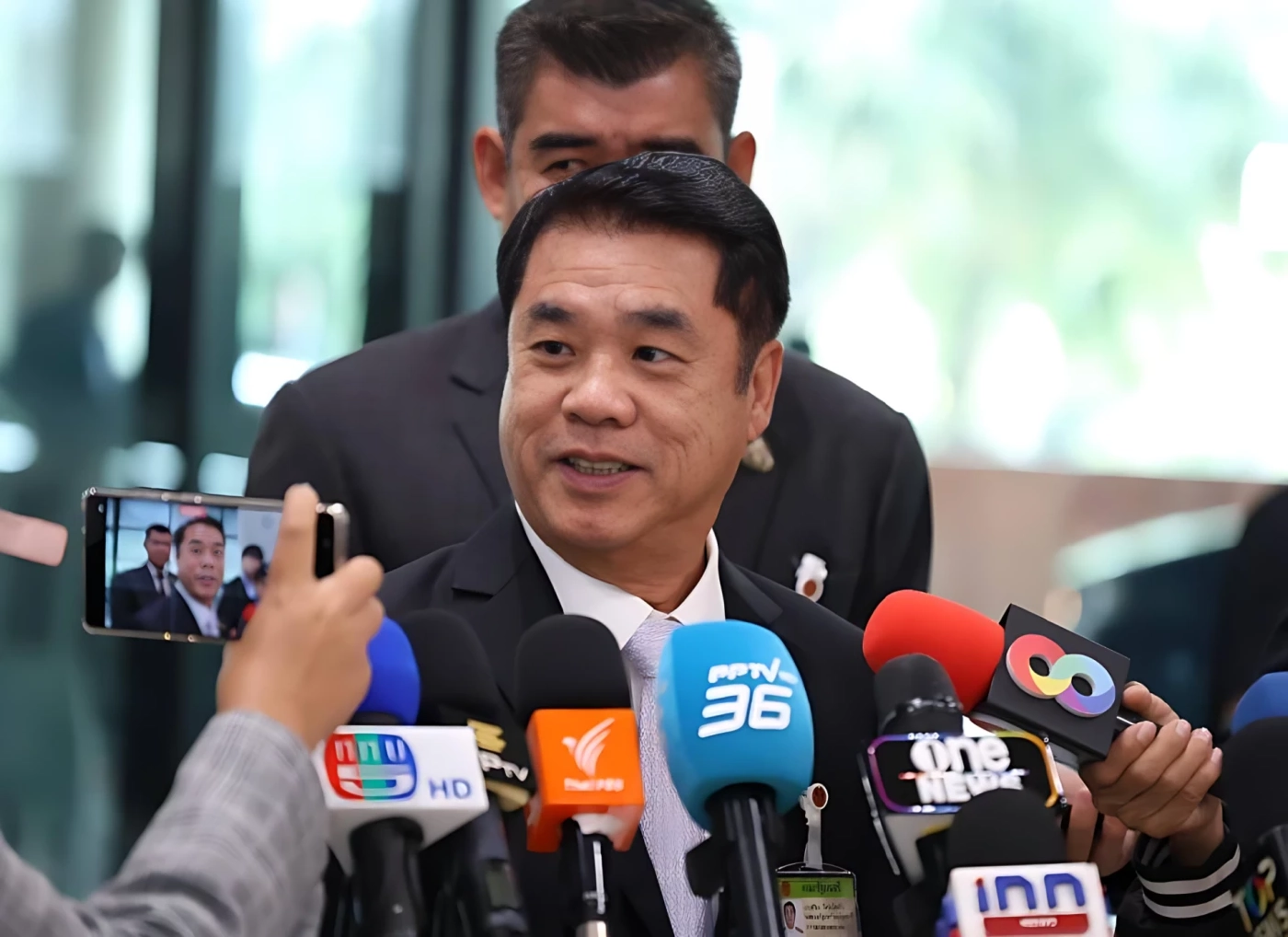 ศึกชิงหัวหน้าพรรคเพื่อไทย "ตระกูลชิน" กลืนเลือดจำยอม "คนแซ่จึง" เซ้งพรรคสีแดง