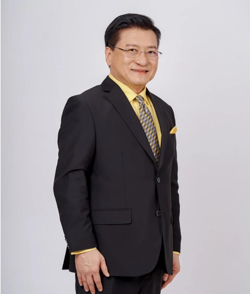 ศ.ดร.เกรียงศักดิ์ เจริญวงศ์ศักดิ์  (ดร.แดน) นักวิชาการอาวุโส มหาวิทยาลัยฮาร์วาร์ด และประธานสถาบันการสร้างชาติ (NBI)