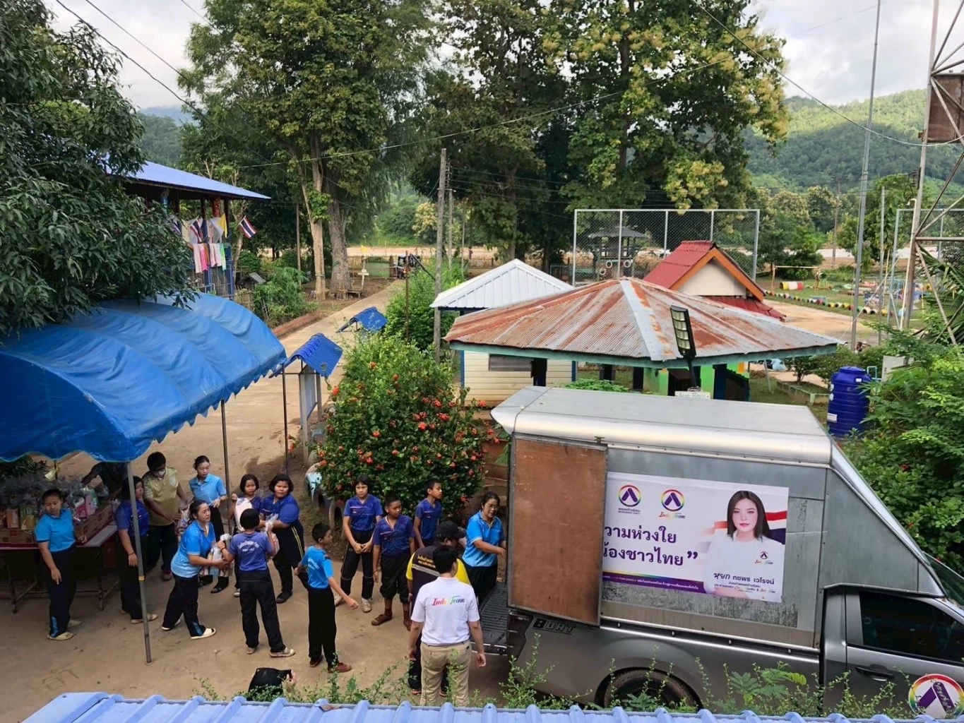 พรรคก้าวอิสระ ส่งธารน้ำใจช่วยเยาวชน อ.สบเมย สู้อุทกภัย