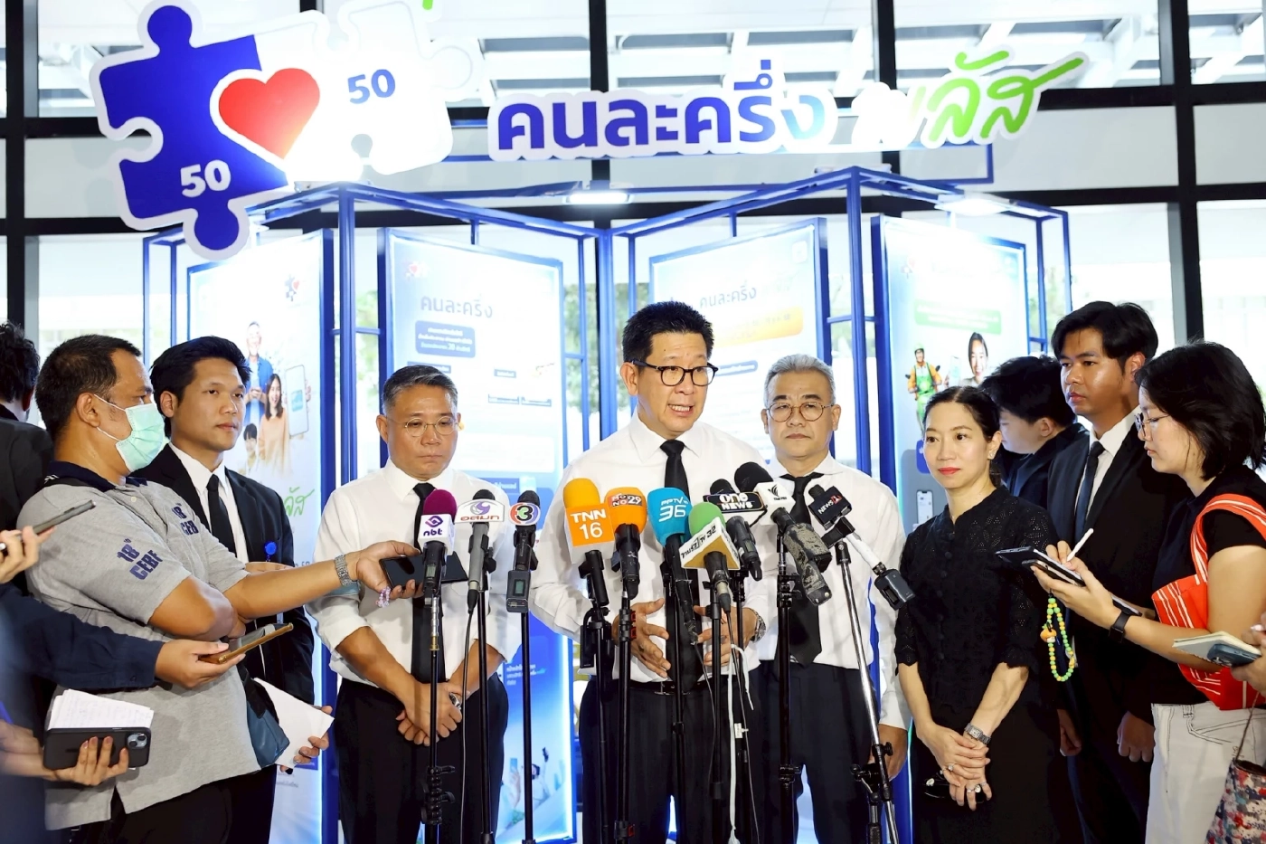 ‘คนละครึ่ง พลัส’ ใช้จ่ายครึ่งวันแรกคึกคักสะพัด 500 ล้านบาท