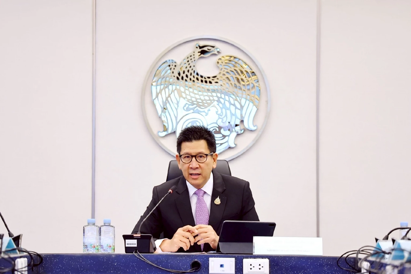 เอกนิติ นิติทัณฑ์ประภาศ รองนายกรัฐมนตรีและรัฐมนตรีว่าการกระทรวงการคลัง