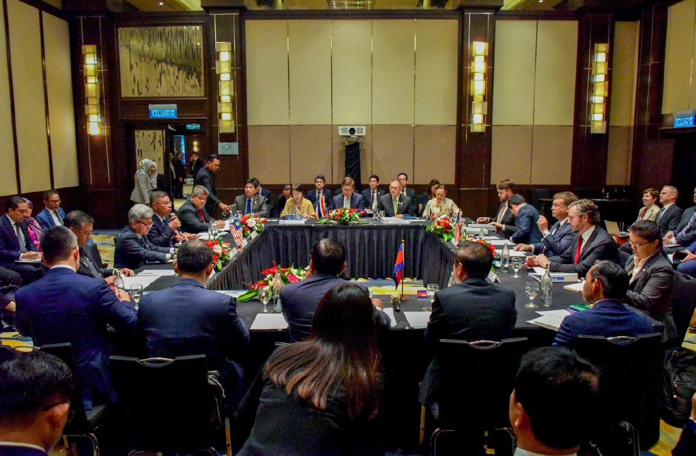 \"สีหศักดิ์\" หารือ 4 ฝ่ายย้ำ 4 ข้อตกลงไทย-หวังเห็นกัมพูชาจริงใจ