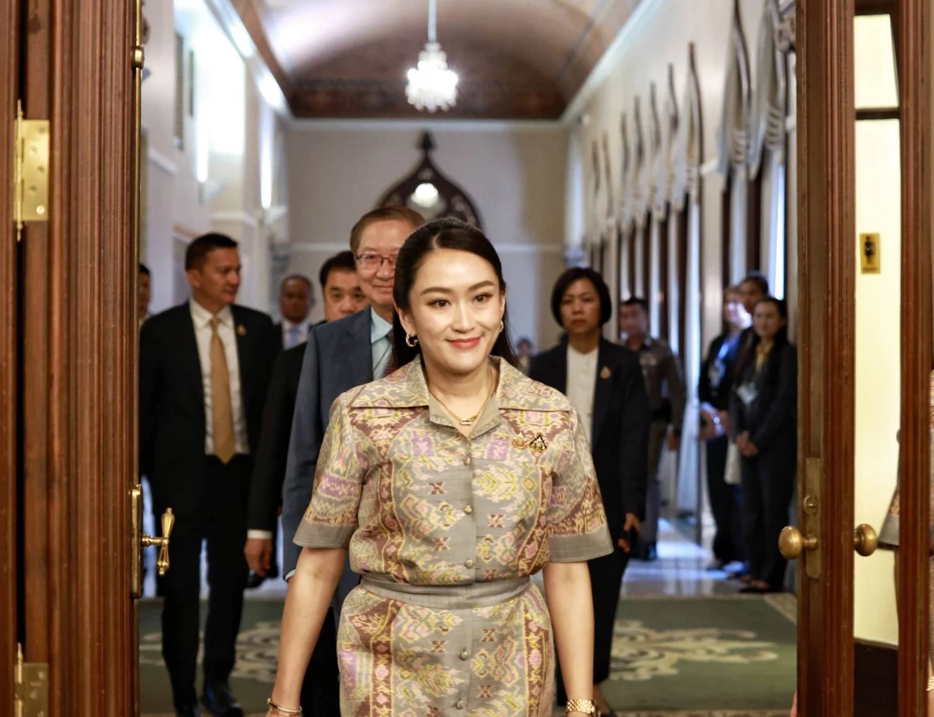 ศึกชิงหัวหน้าพรรคเพื่อไทย "ตระกูลชิน" กลืนเลือดจำยอม "คนแซ่จึง" เซ้งพรรคสีแดง