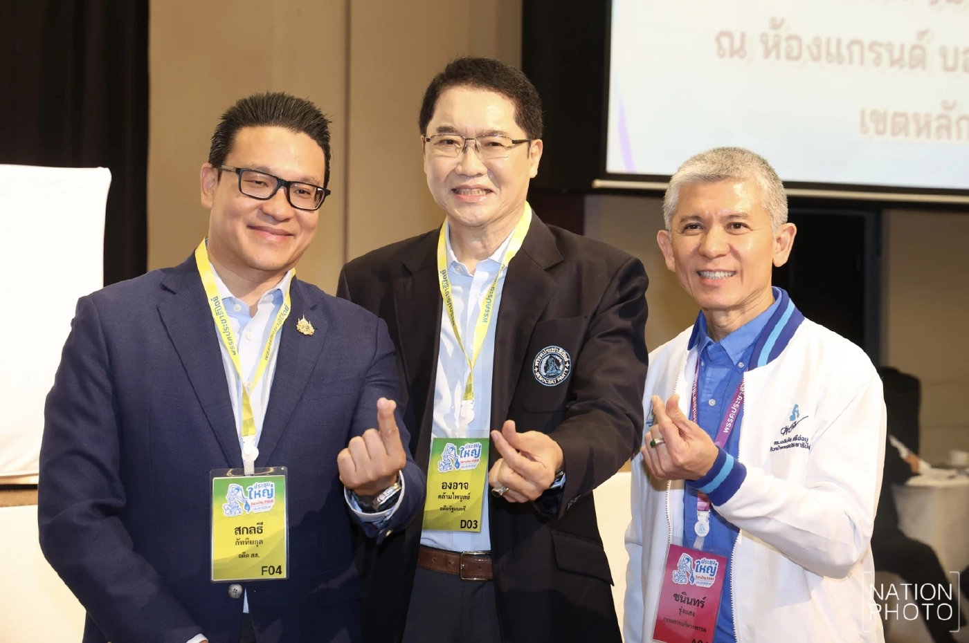 “อภิสิทธิ์” คัมแบ็ก ปชป.นั่งหัวหน้าพรรคสีฟ้าคนที่ 10 ไร้คู่แข่ง