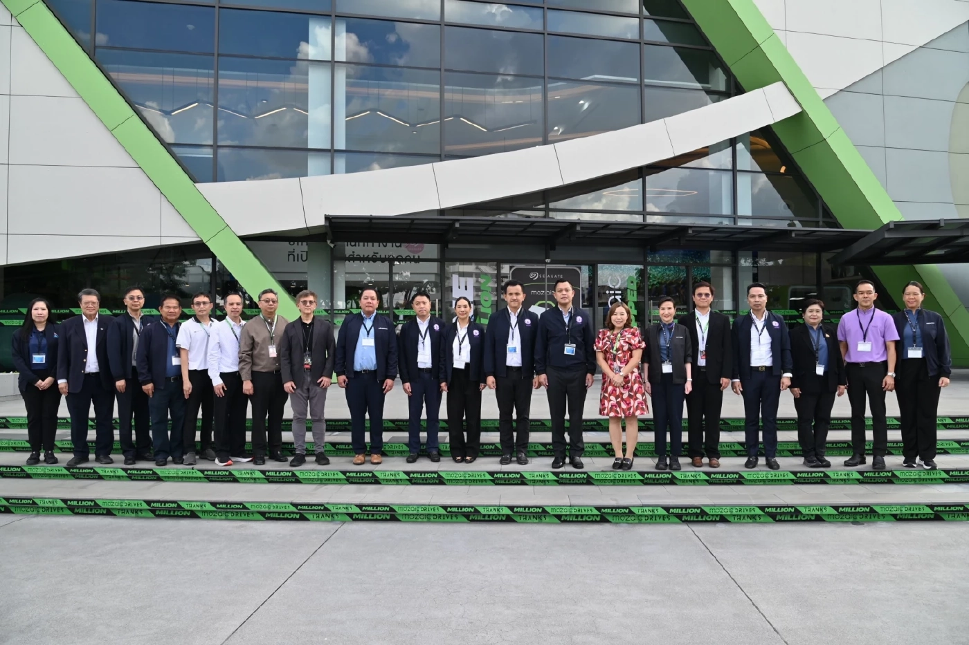 “ธนกร” ติดตามการพัฒนาอุตสาหกรรมอิเล็กทรอนิกส์อัจฉริยะไทย