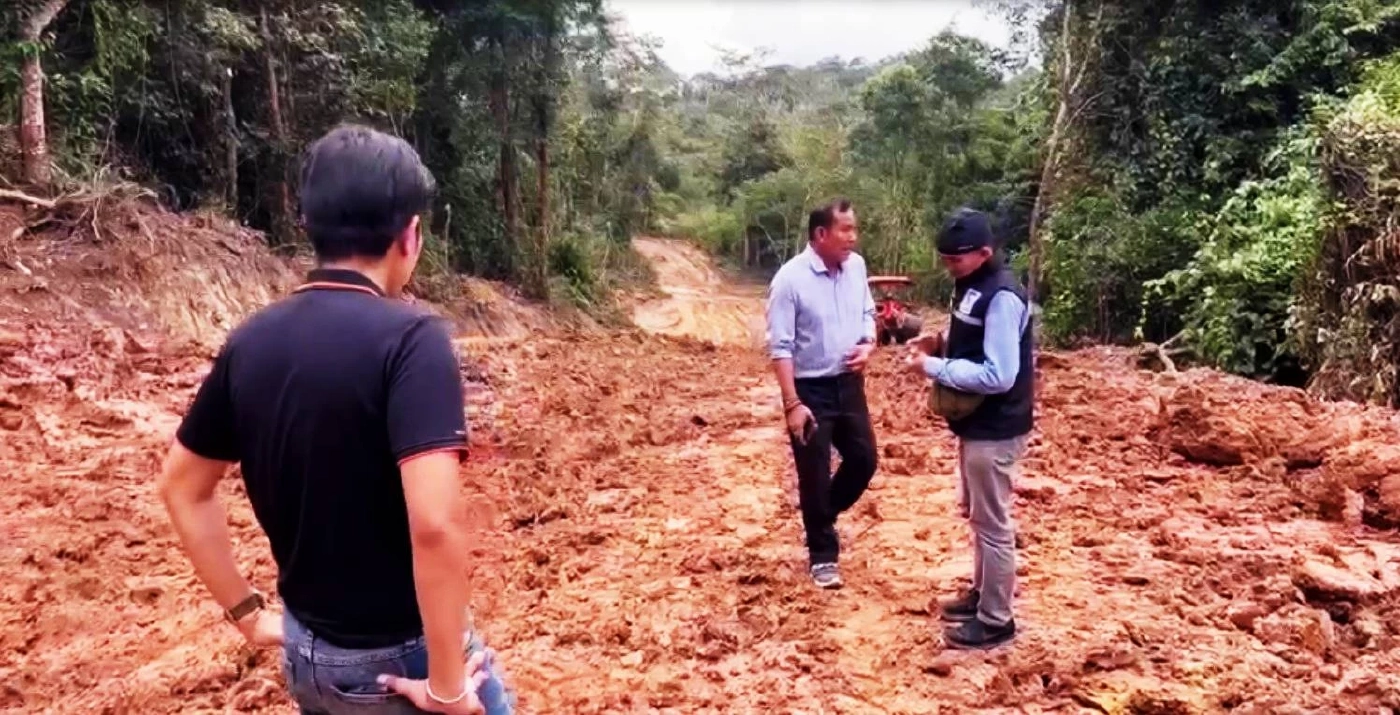 วัดปรอทช่องอานม้า \"กังฟู\" เดินหน้า \"สร้างถนนยุทธวิธี\" ก่อนสร้าง \"รั้วชายแดน\" ช่องบก-ช่องอานม้า (มีคลิป)