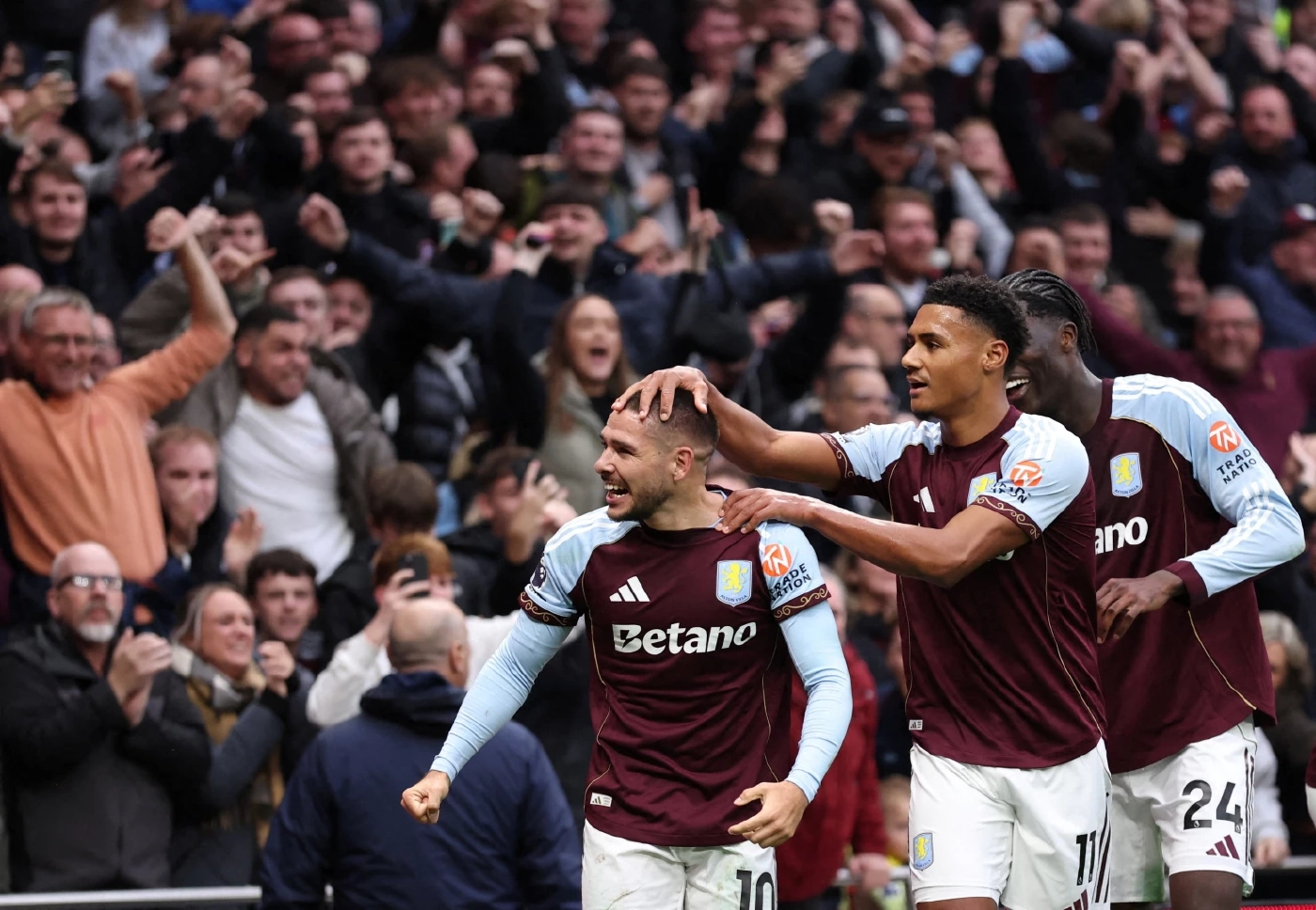 เก็บตก พรีเมียร์ลีก : แมนเชสเตอร์ ยูไนเต็ด บุกทุบลิเวอร์พูล 2-1 แม็กไกวร์ซัดชัย