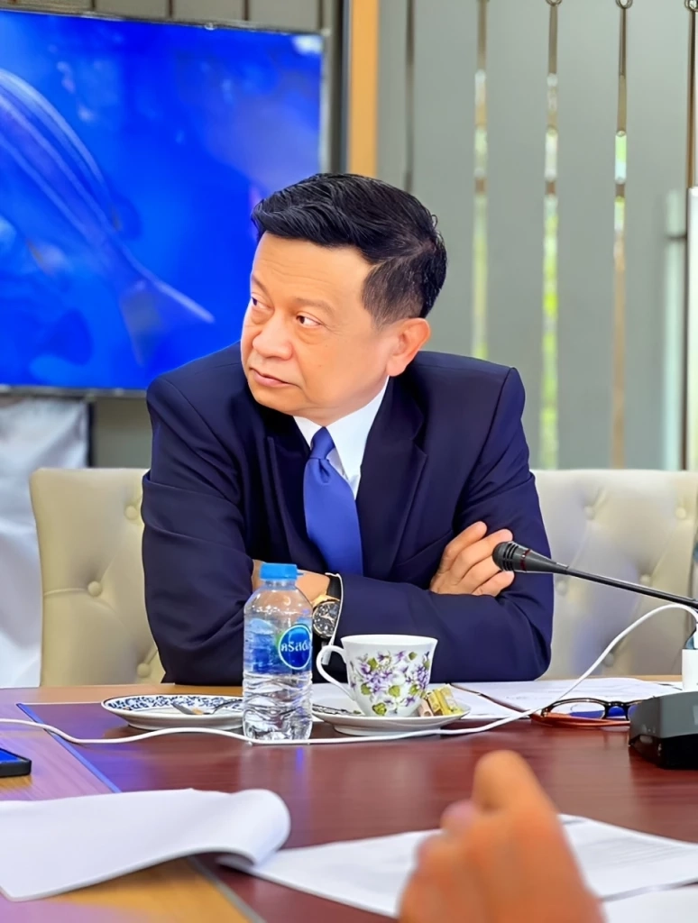 นายวัชระ กรรณิการ์