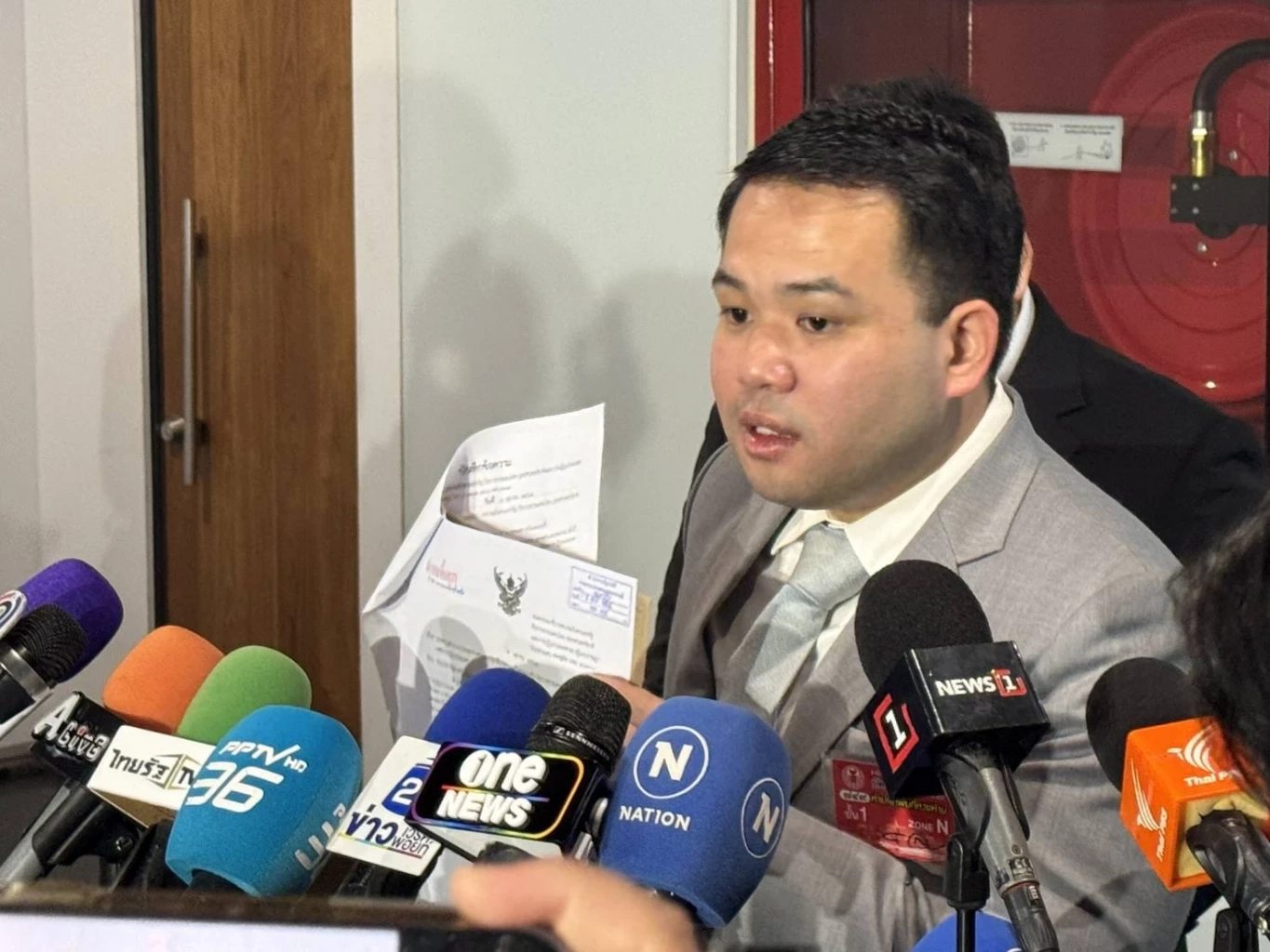 \"ธนดล\" ยัน รู้ทุกเรื่องความสัมพันธ์ \"เบน สมิธ-ธรรมนัส\" ท้า \"โรม\" หากมีหลักฐานไปแจ้งความ