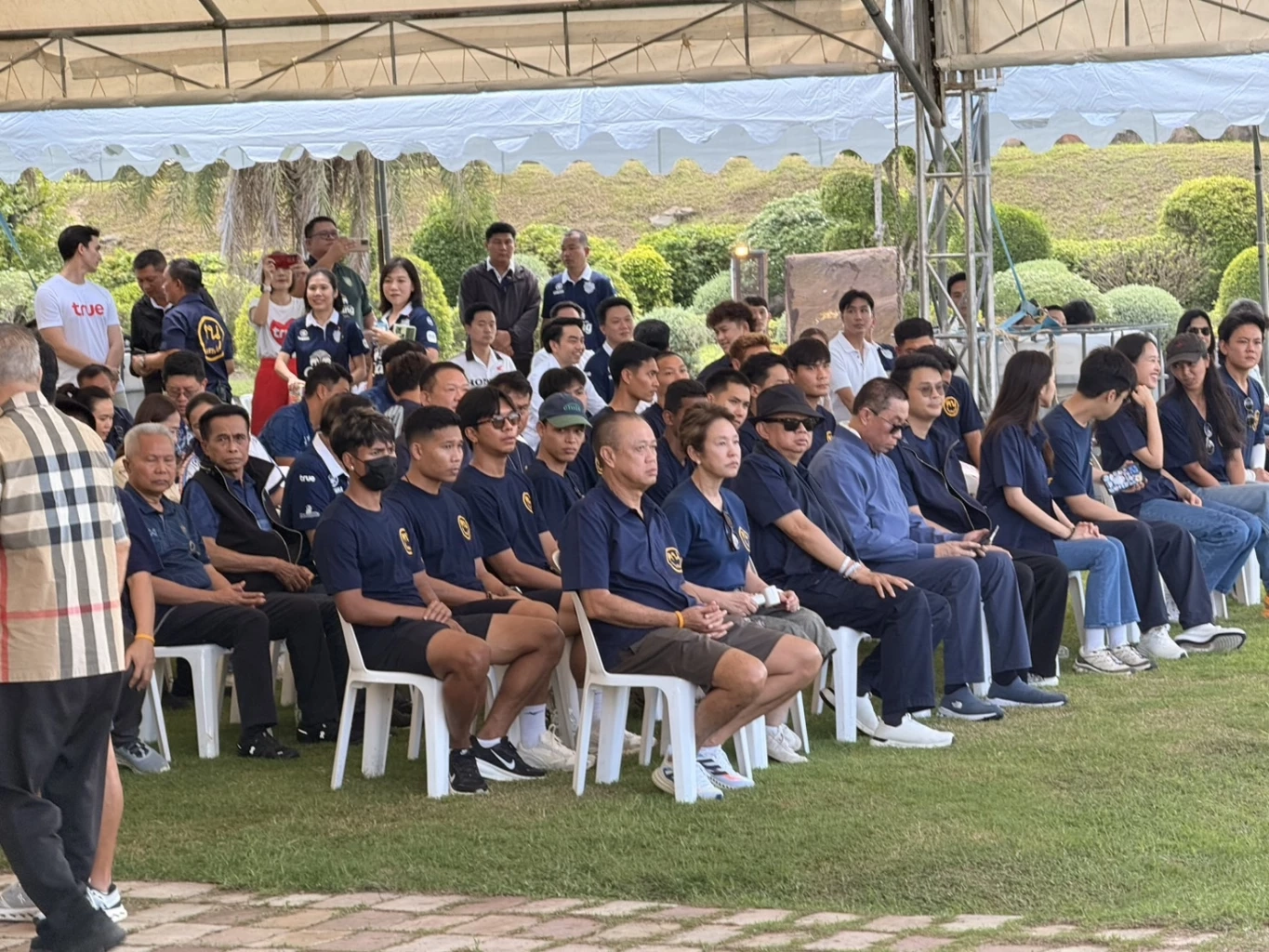 วันเกิด “เนวิน” อวยพร “อนุทิน” เป็นนายกฯ อีก 4 ปี นักการเมืองร่วมคึกคัก