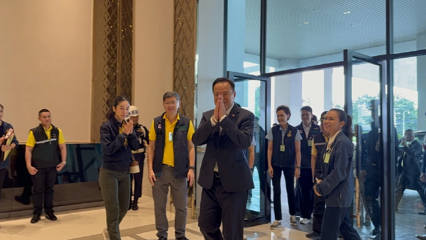 "นายกฯหนู" ควง "บิ๊กเล็ก-ศุภจี-ไชยชนก" ลงพื้นที่สุรินทร์ งดตอบปม "ทักษิณ" ยื่นขอพระราชทานอภัยโทษ