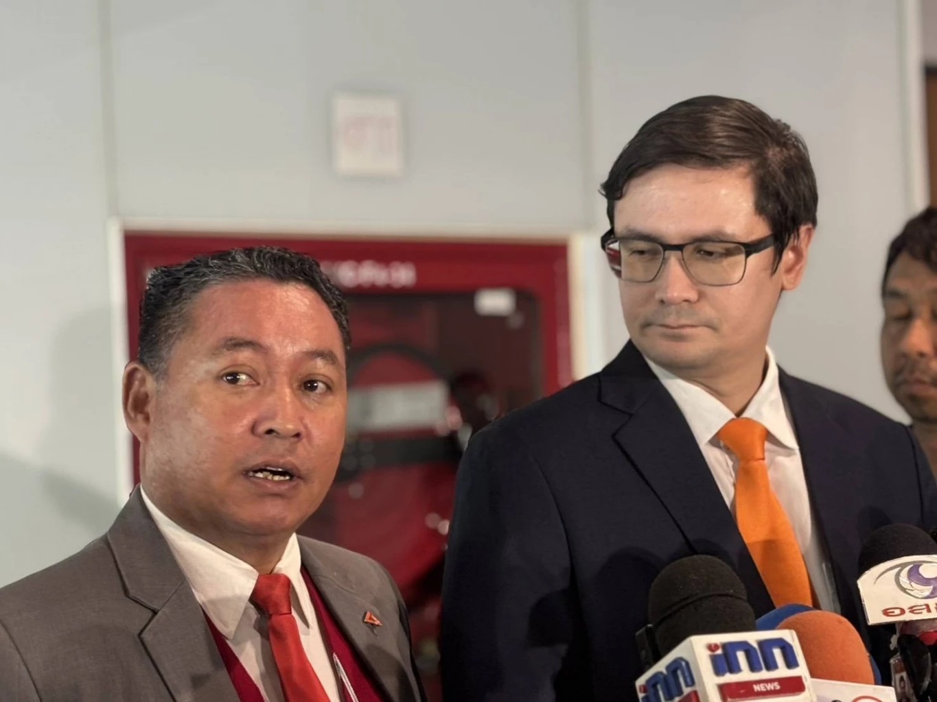 \"โรม\" ชี้ ไทยกำลังเผชิญปัญหา \"ทุนเทากำลังจะยึดชาติ\" ควรสนับสนุนคนเปิดโปง ไม่หวั่นโดนนิติสงครามปิดปาก