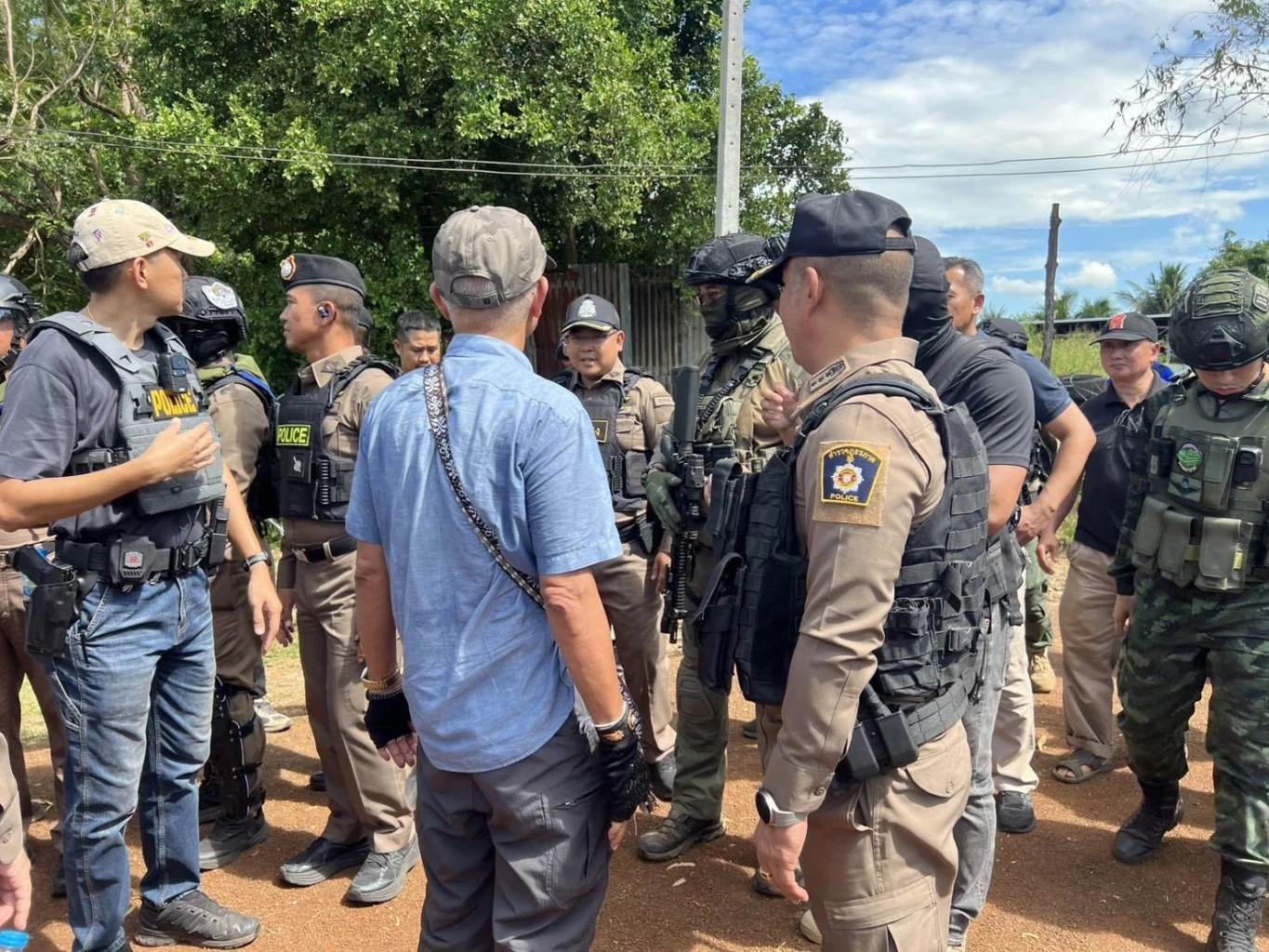 "บิ๊กดุลย์" ขอ "วีระ" อย่ากดดันทหาร รัฐบาลมีกลไกแก้ปัญหาอยู่แล้ว