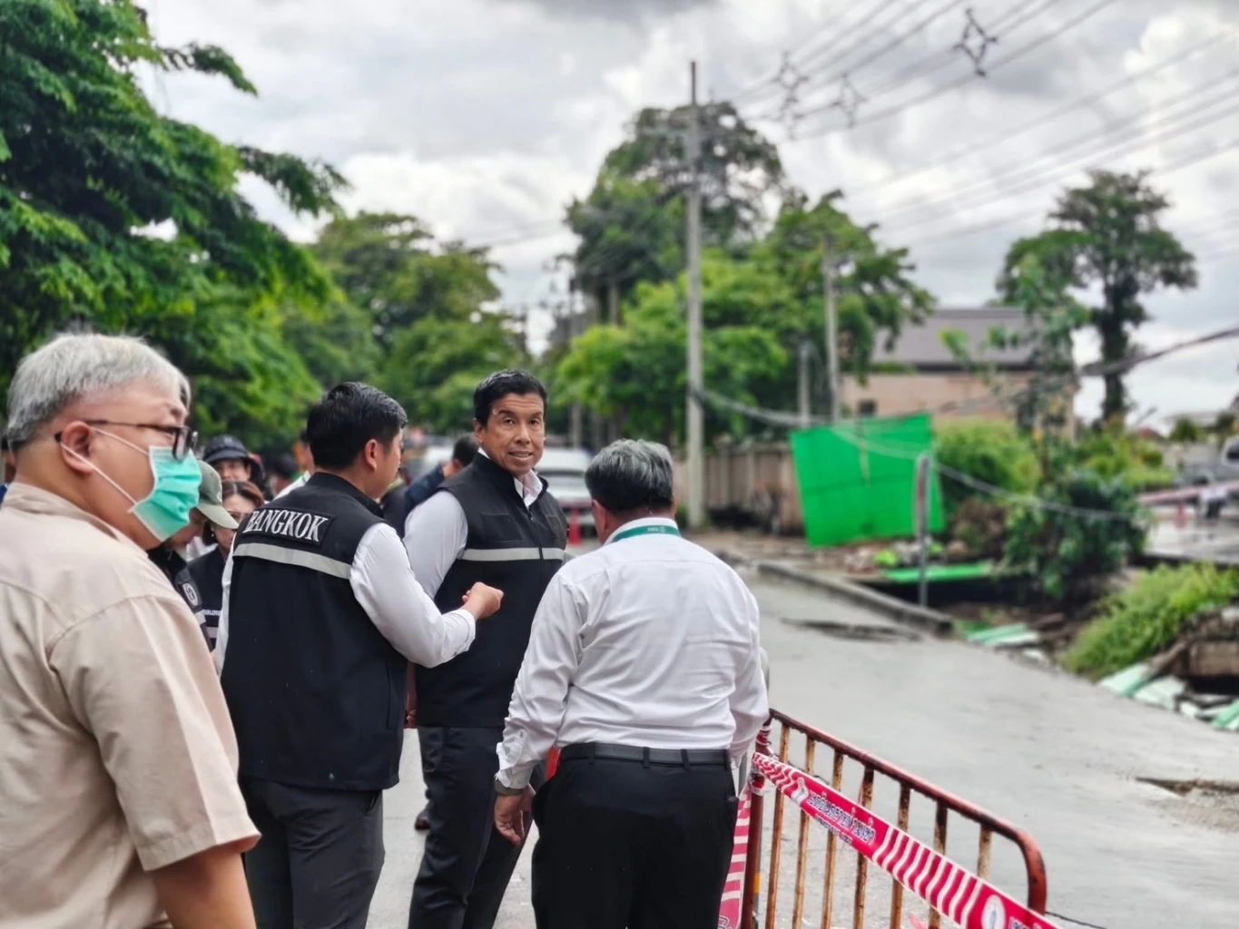 เร่งสแกน \"ถนนทรุด\" หน้าการไฟฟ้ายานนาวา พบเป็นจุดเดิมเคยซ่อมแล้ว