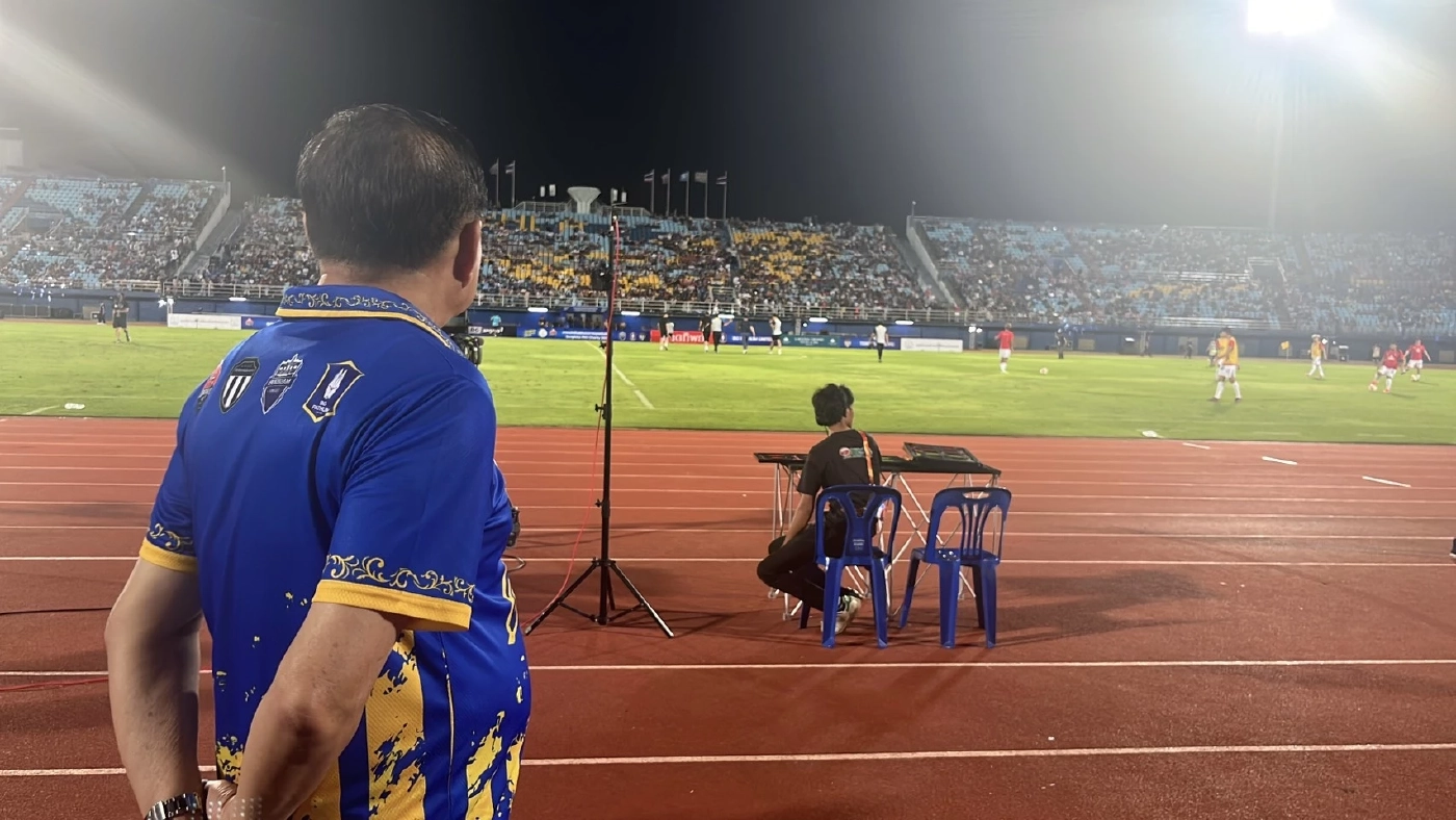 ซูเปอร์ดีลไม่ล้ม! \"นิพนธ์\" หม่ำข้าวมื้อดึก \"เนวิน\" นัดชมฟุตบอลนัดพิเศษ อบจ.สงขลา