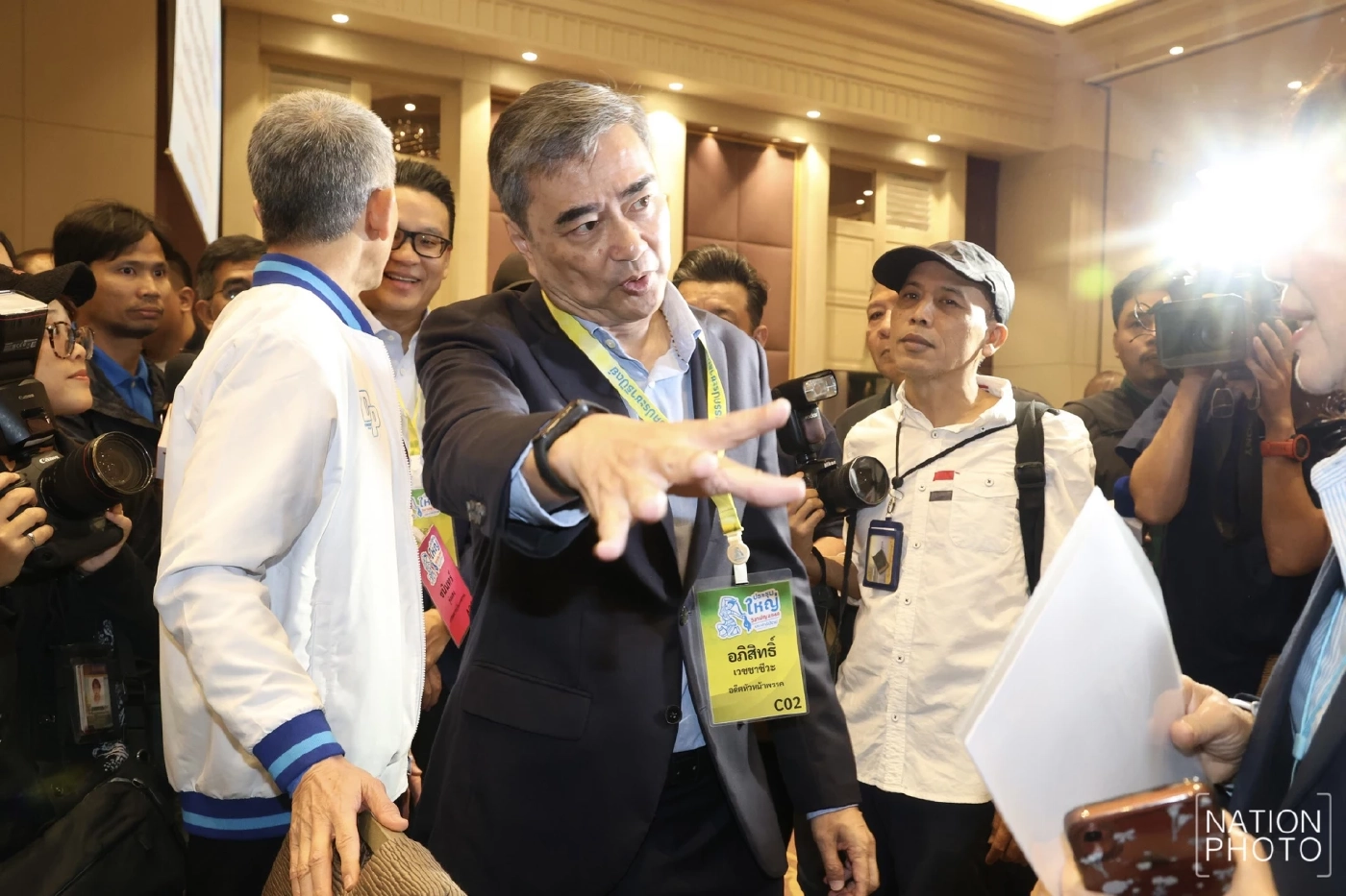 “อภิสิทธิ์” คัมแบ็ก ปชป.นั่งหัวหน้าพรรคสีฟ้าคนที่ 10 ไร้คู่แข่ง